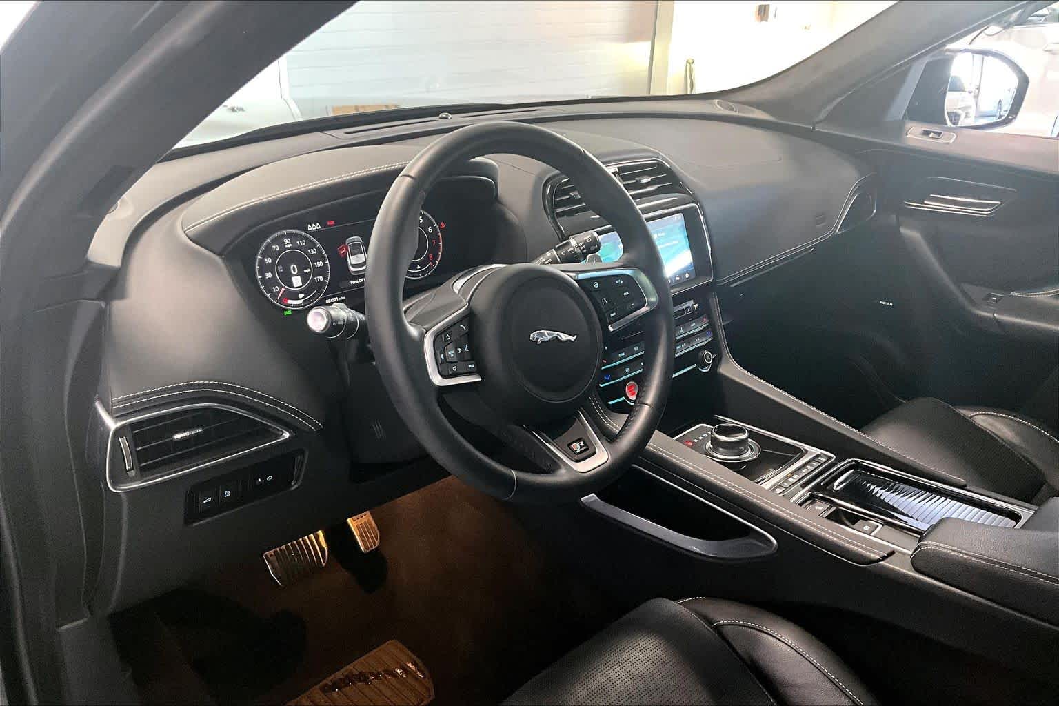 Thumbnail: 2020 Jaguar F-Pace - 2