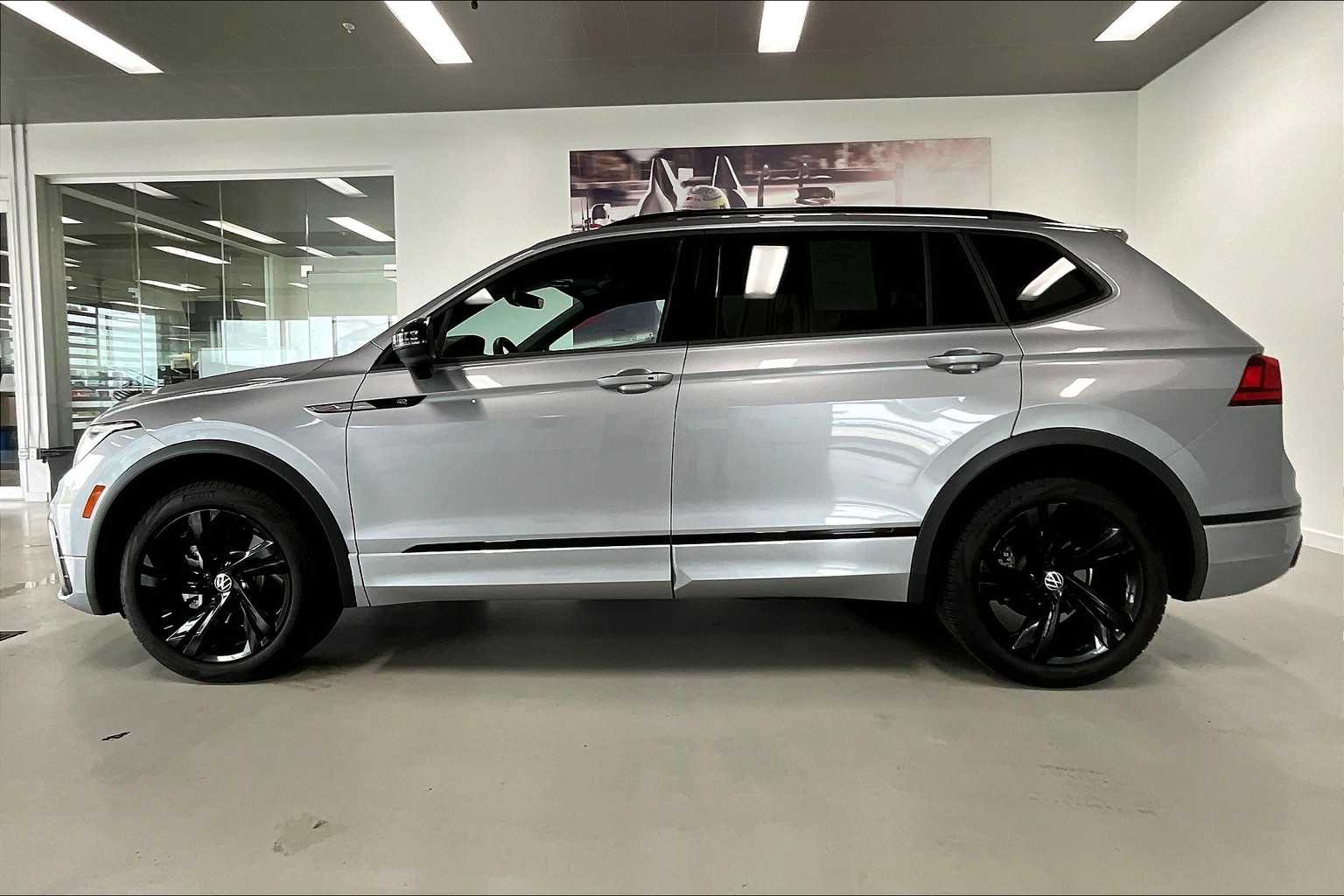 Thumbnail: 2024 Volkswagen Tiguan - 3