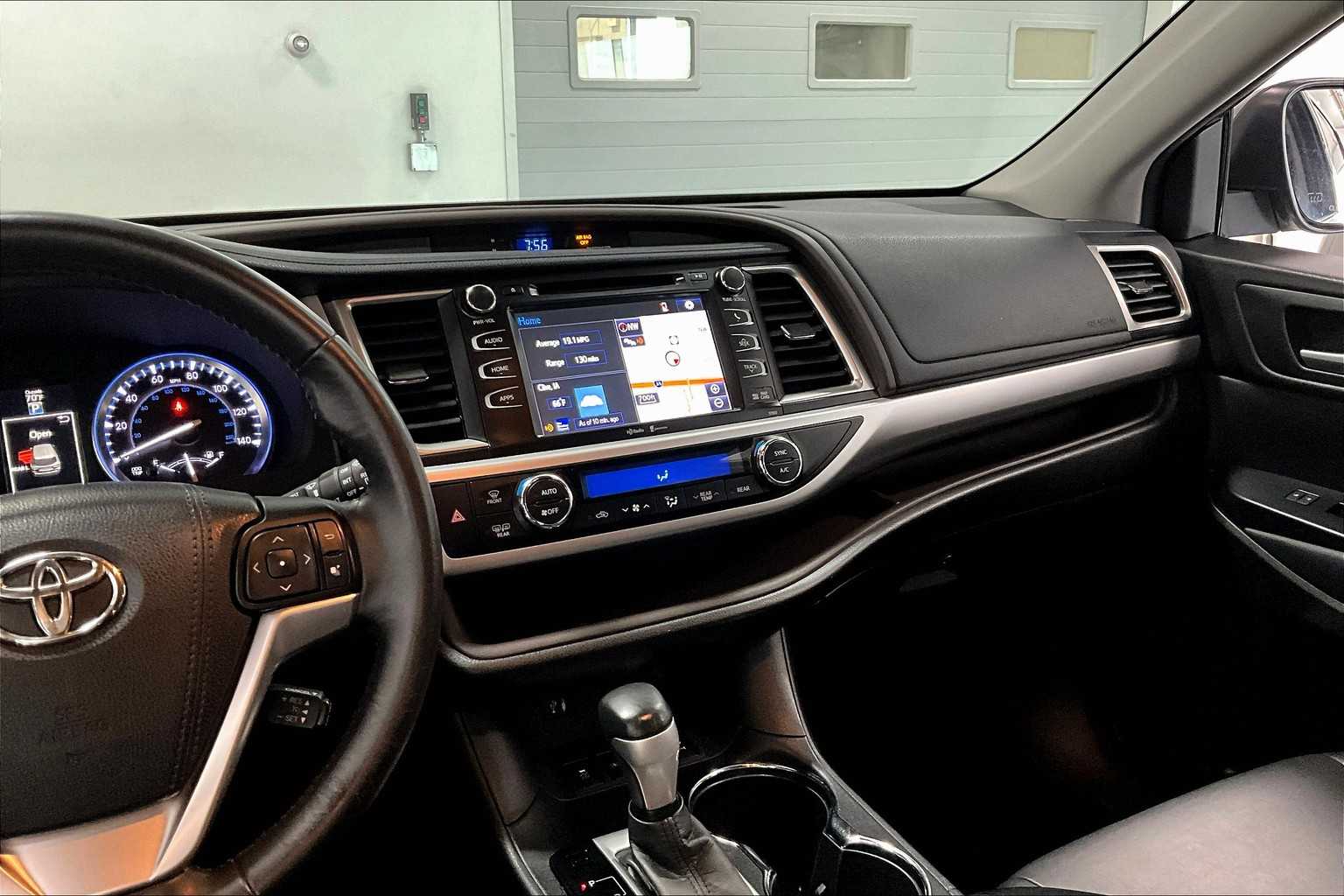 Thumbnail: 2015 Toyota Highlander - 14