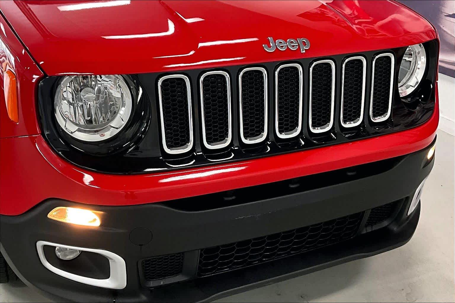 Thumbnail: 2018 Jeep Renegade - 30