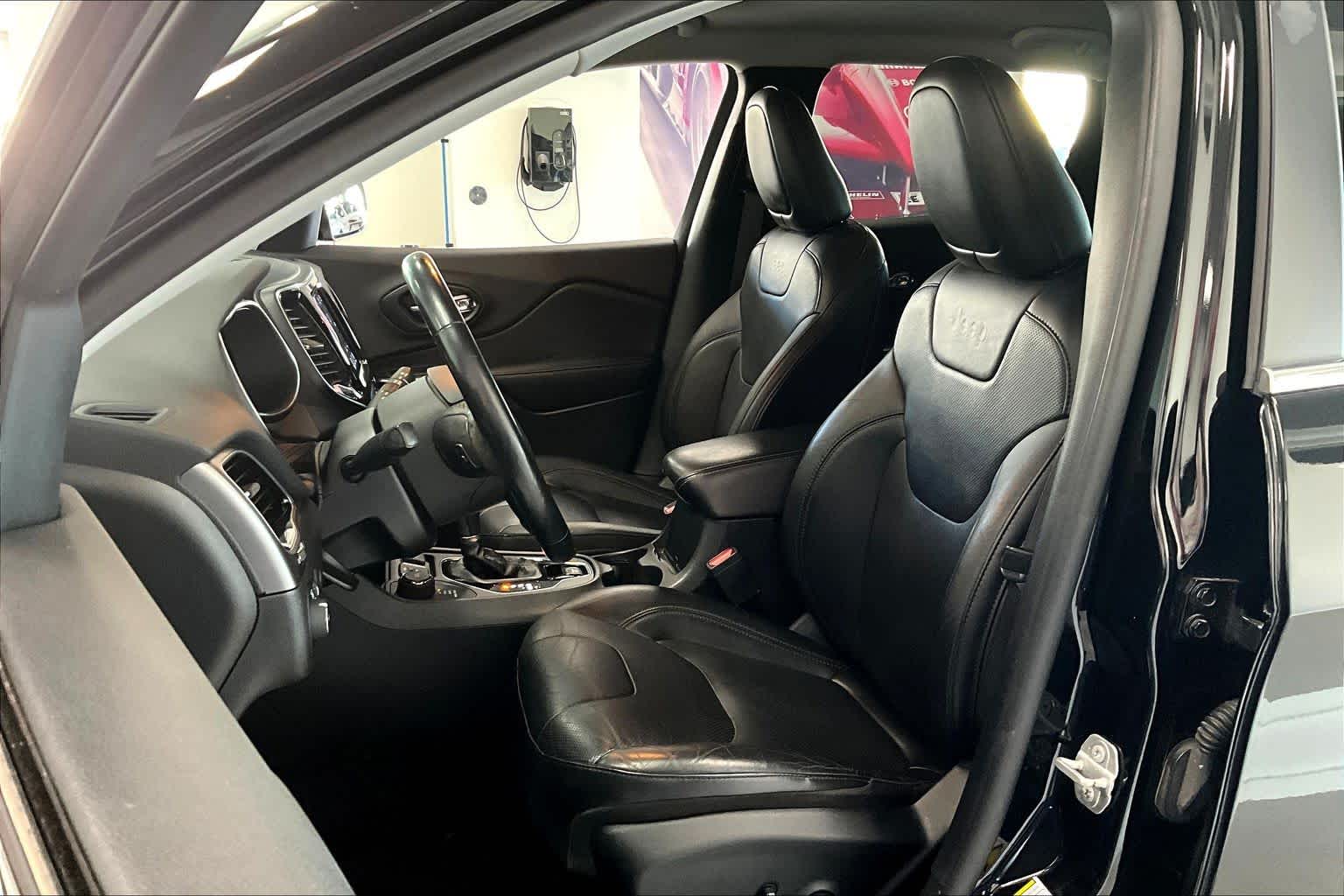 Thumbnail: 2020 Jeep Cherokee - 10