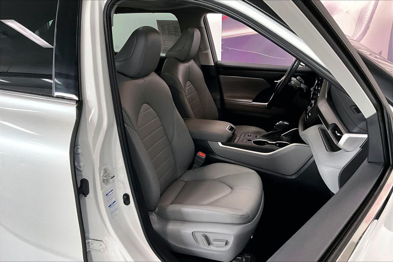 Thumbnail: 2022 Toyota Highlander - 12