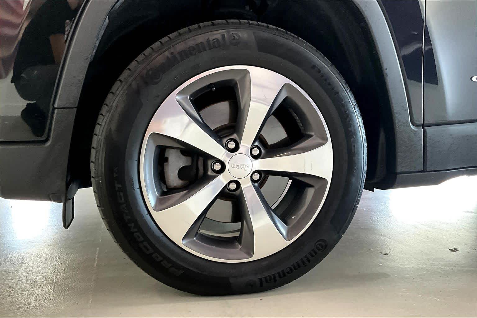 Thumbnail: 2020 Jeep Cherokee - 8