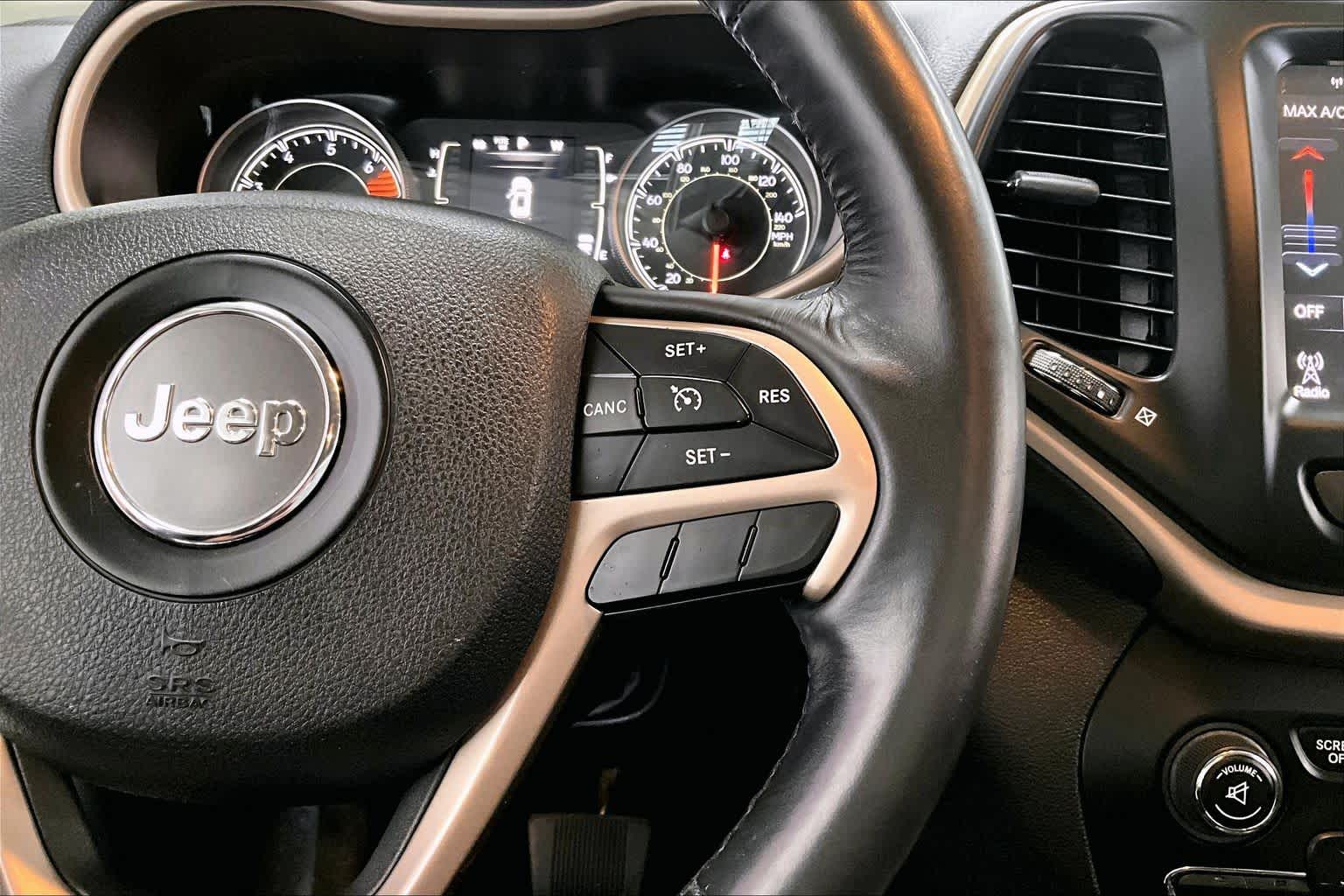 Thumbnail: 2016 Jeep Cherokee - 22