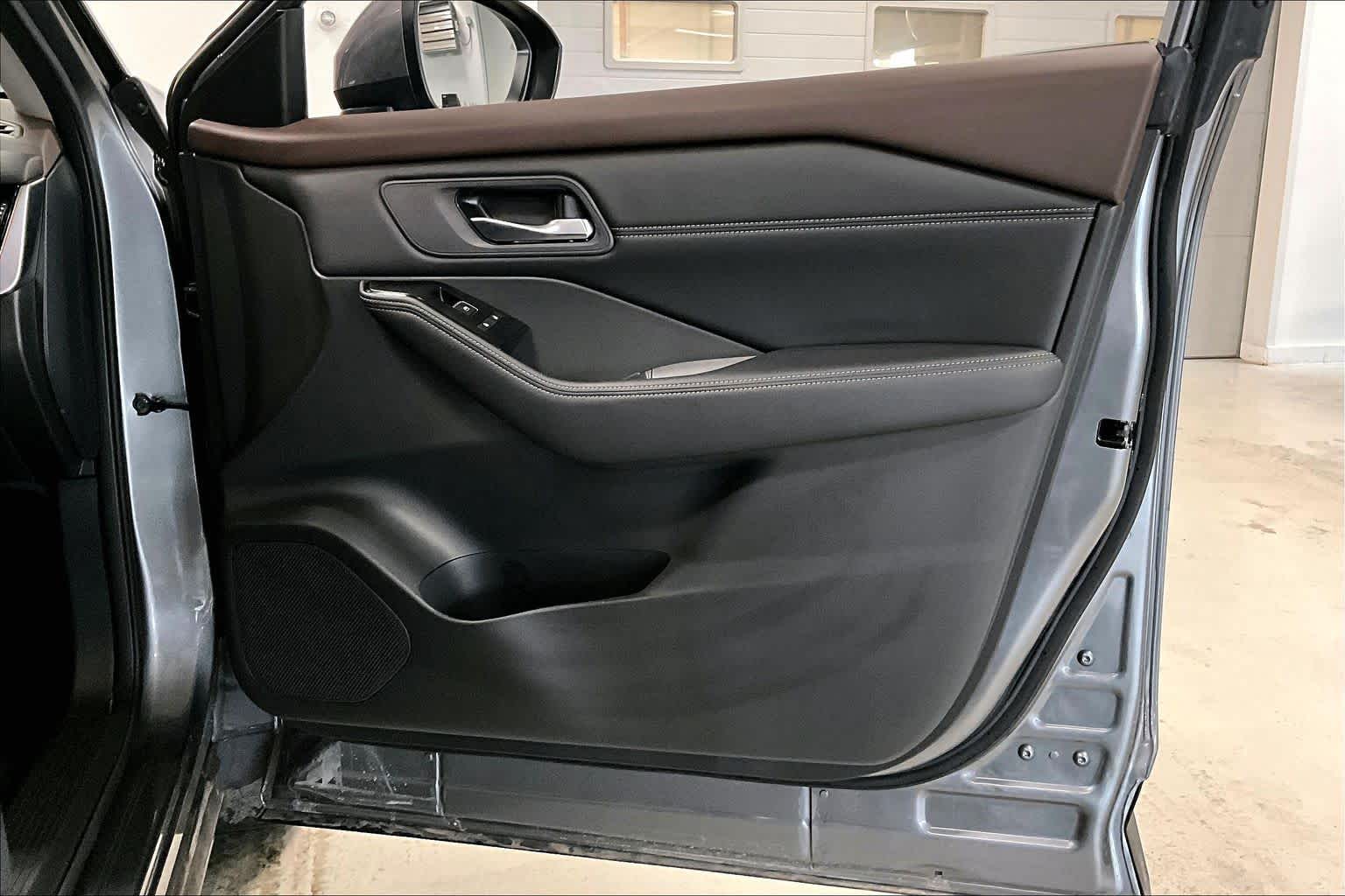 Thumbnail: 2023 Nissan Rogue - 25