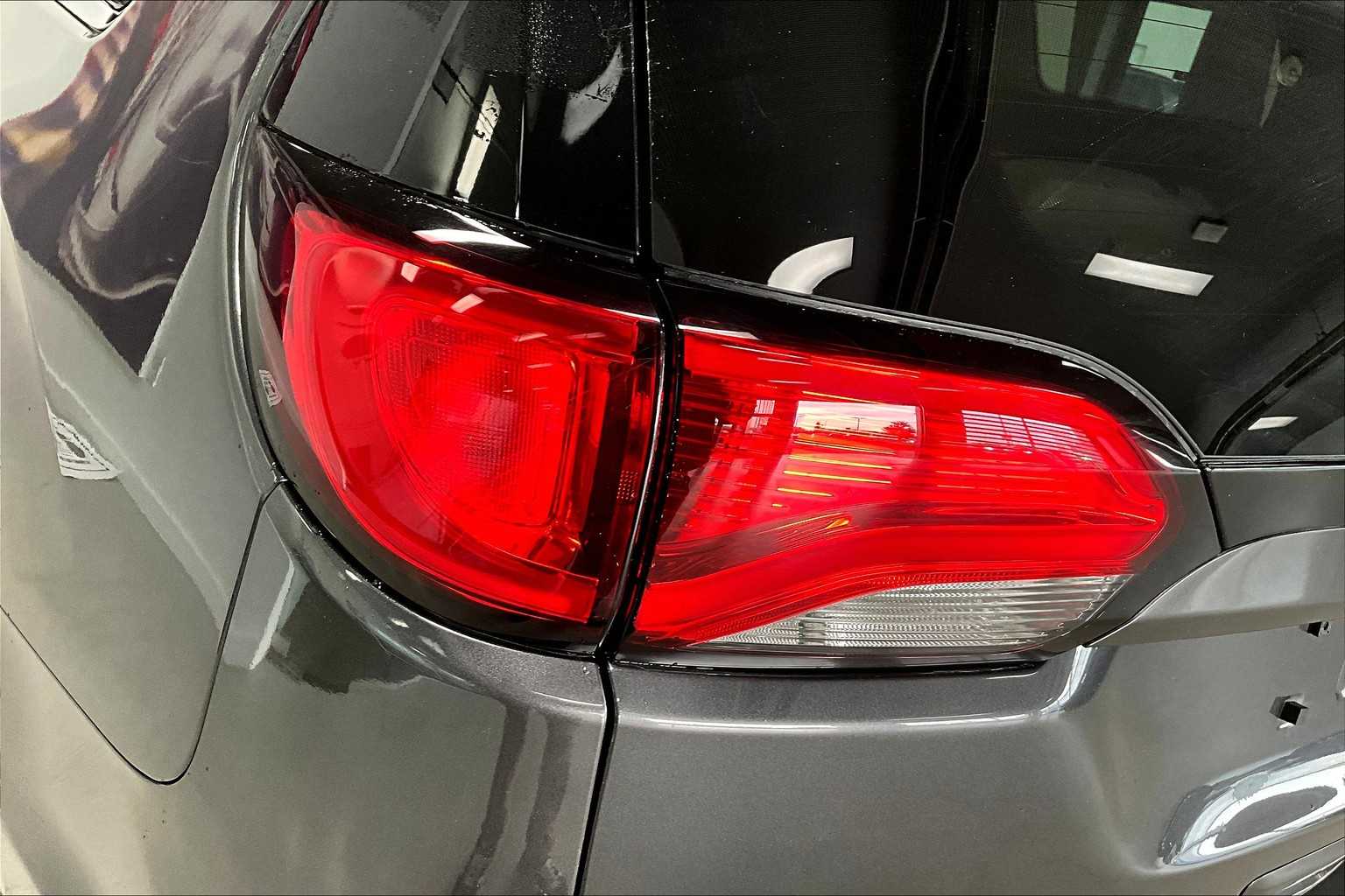 Thumbnail: 2018 Chrysler Pacifica - 30