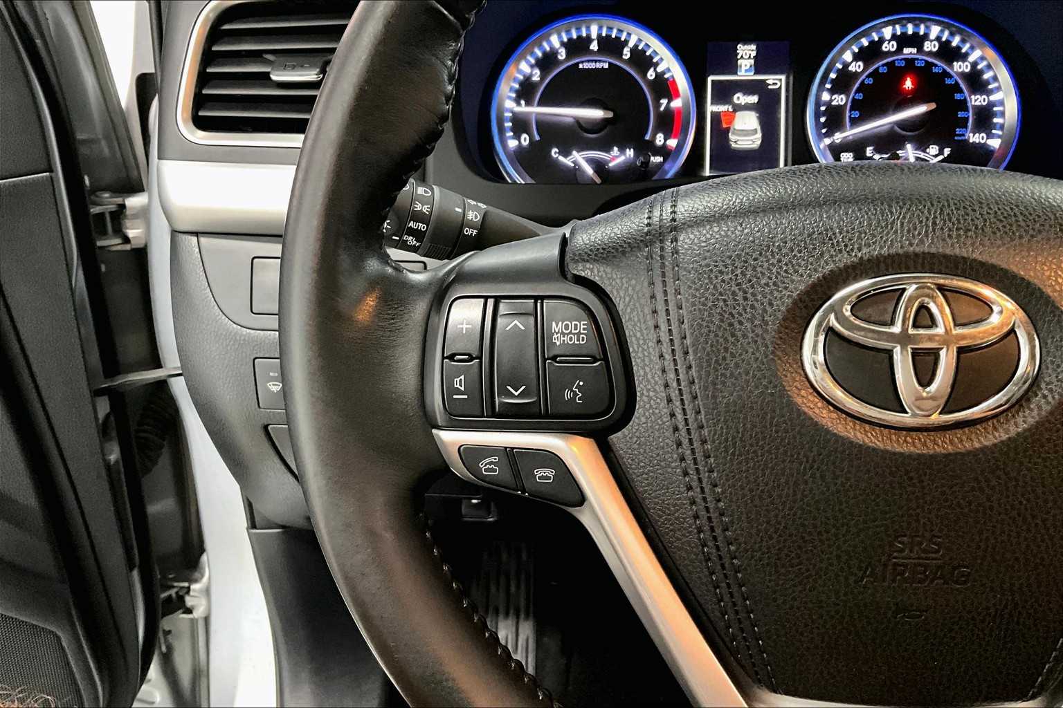 Thumbnail: 2015 Toyota Highlander - 22
