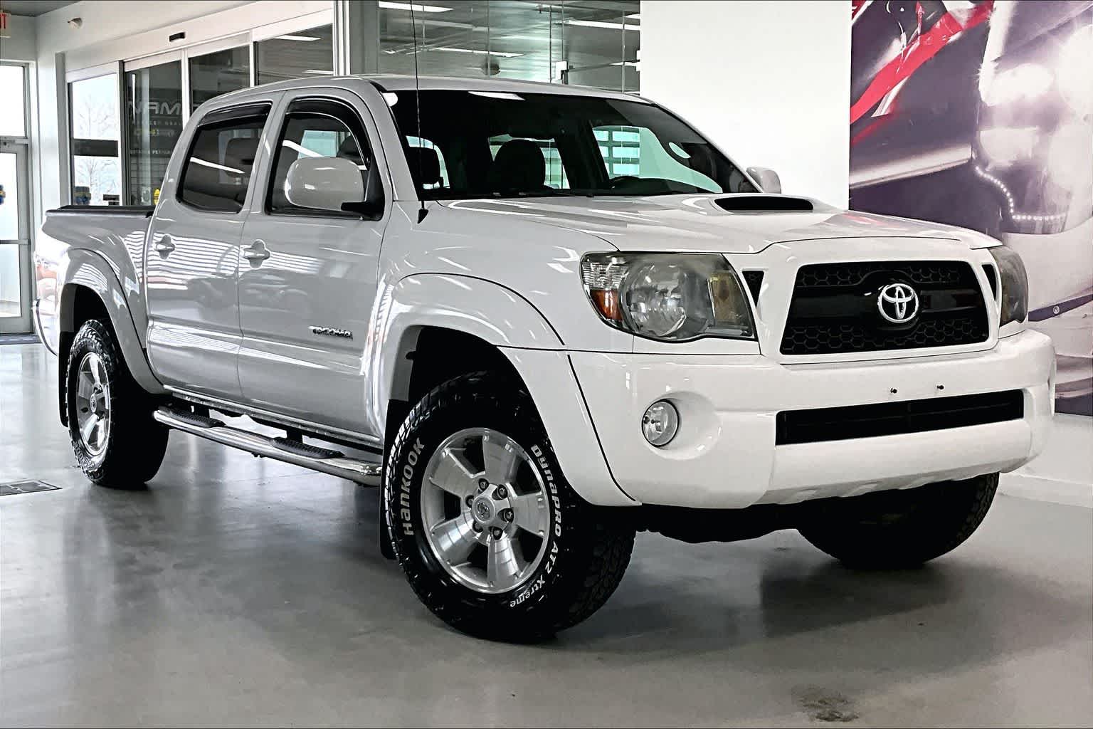 Thumbnail: 2011 Toyota Tacoma - 19