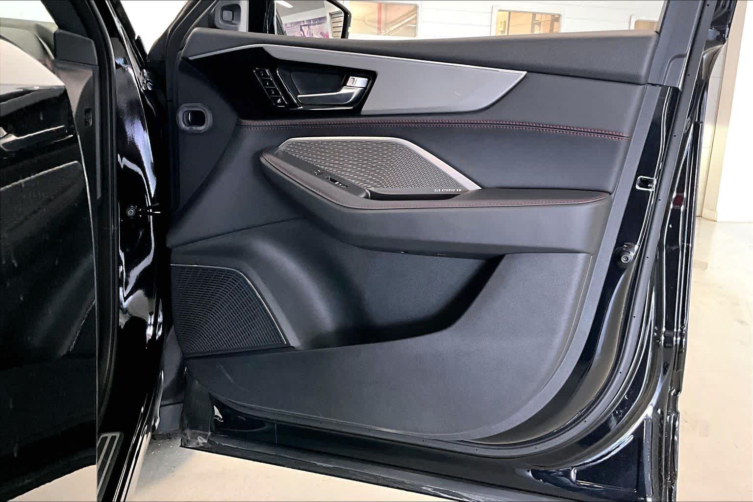 Thumbnail: 2023 Acura MDX - 26