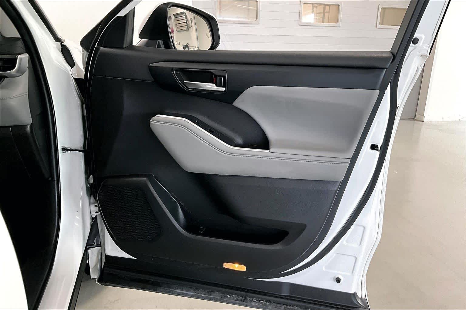 Thumbnail: 2022 Toyota Highlander - 26