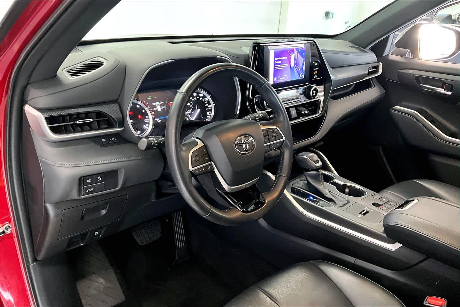 Thumbnail: 2023 Toyota Highlander - 2
