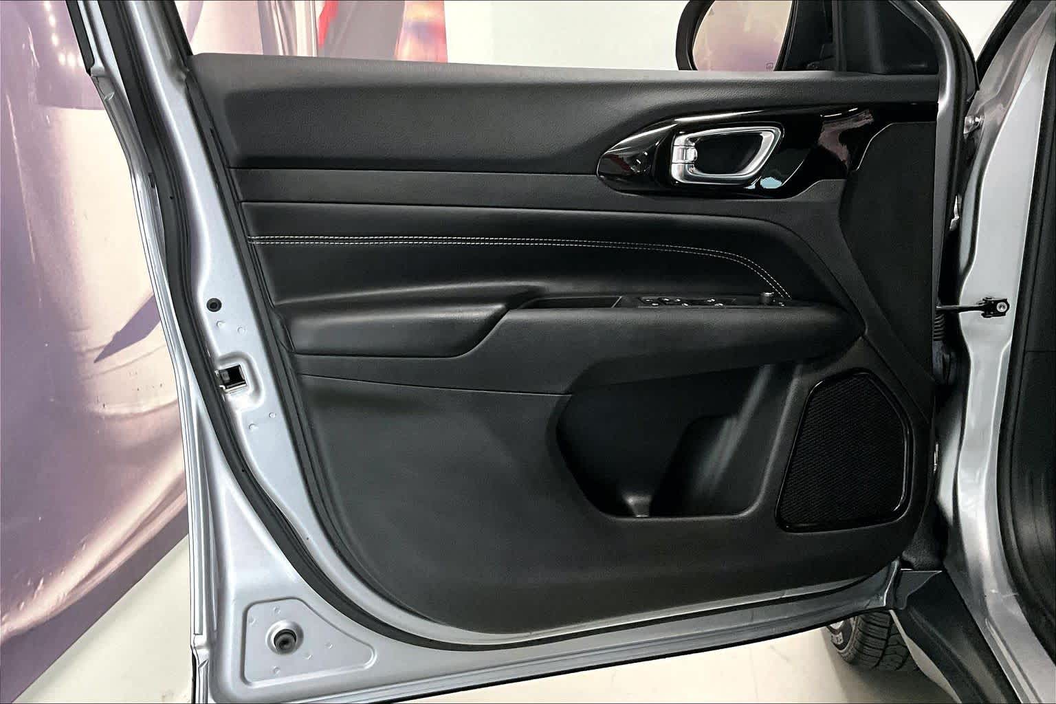Thumbnail: 2022 Jeep Compass - 24