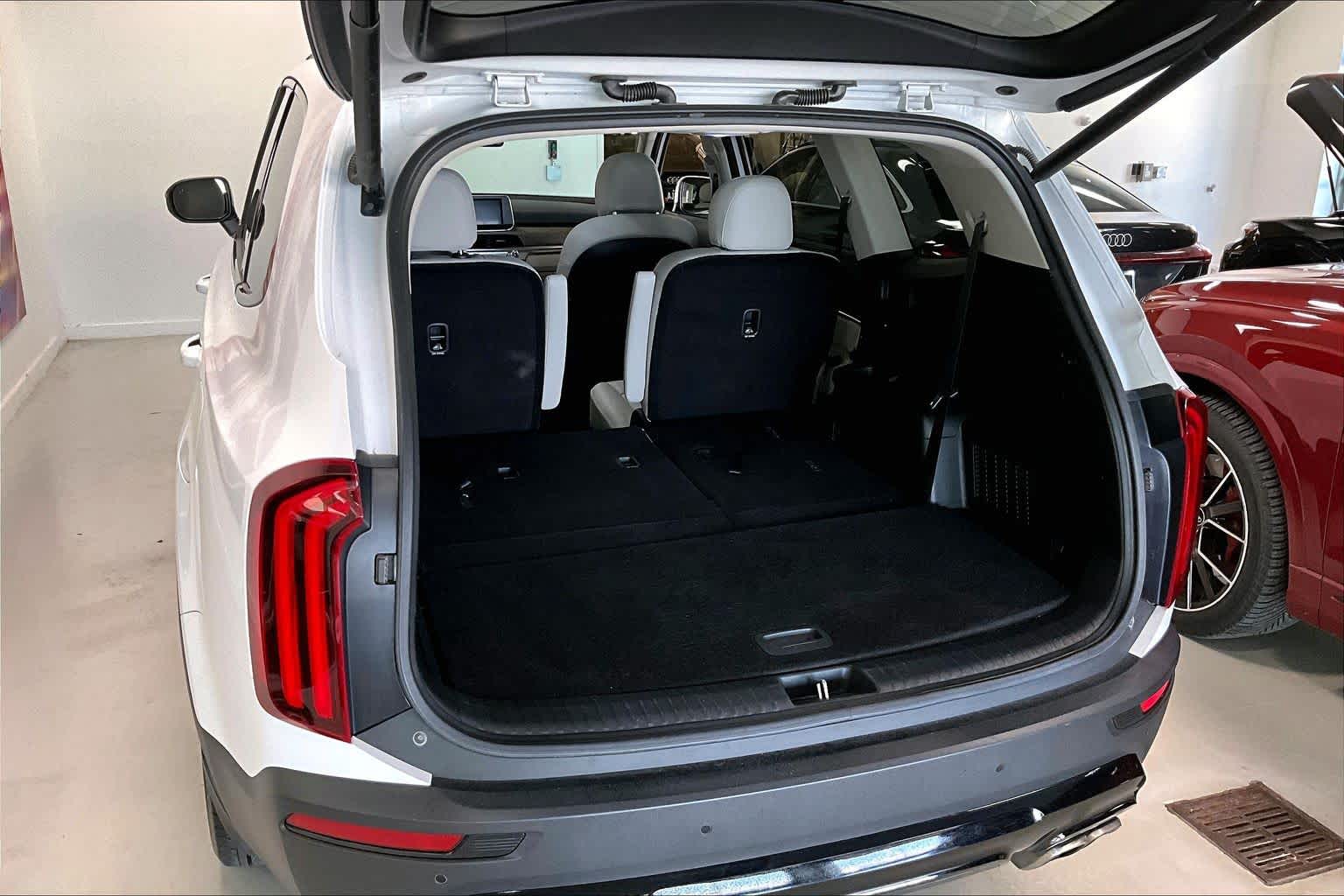 Thumbnail: 2022 Kia Telluride - 16