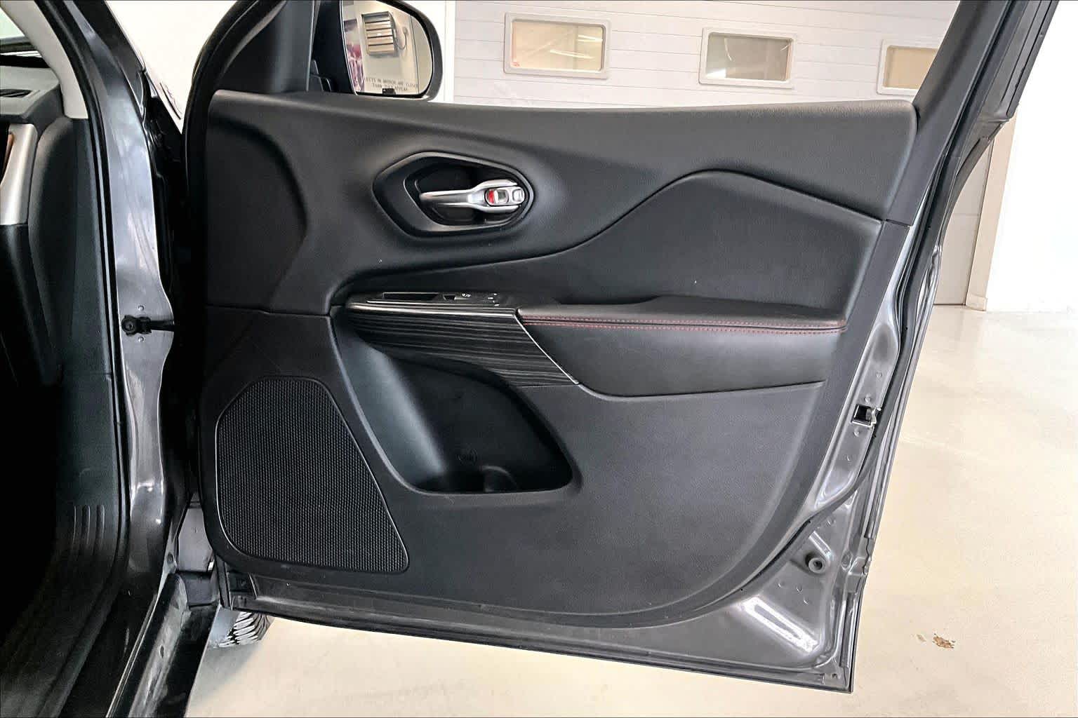 Thumbnail: 2014 Jeep Cherokee - 26