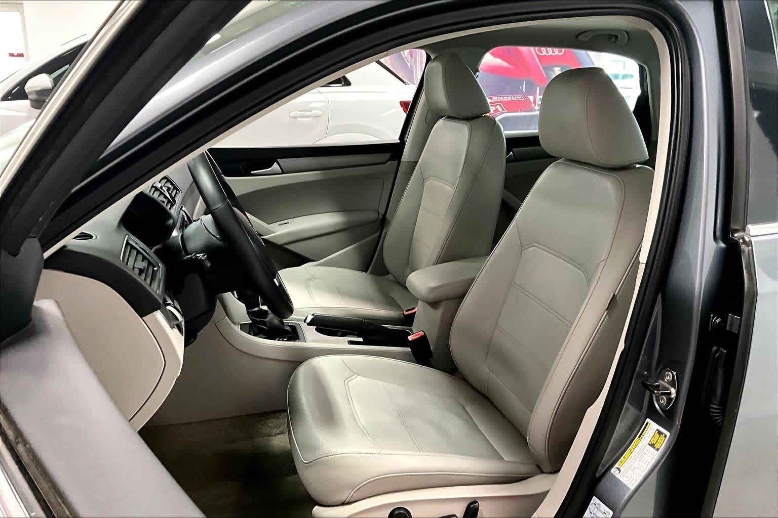 Thumbnail: 2014 Volkswagen Passat - 9