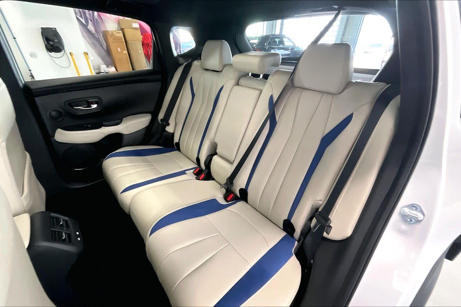 Thumbnail: 2025 Acura ADX - 27