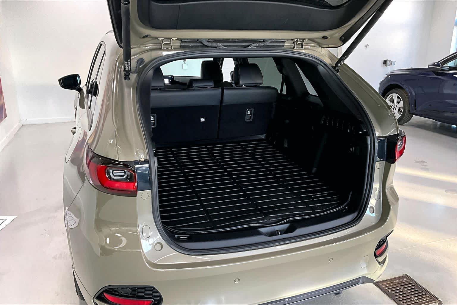 Thumbnail: 2025 Mazda CX-70 - 17