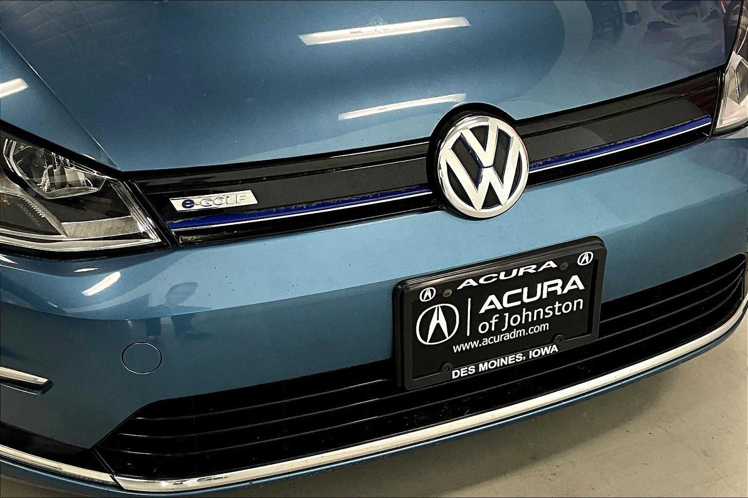 Thumbnail: 2016 Volkswagen e-Golf - 29