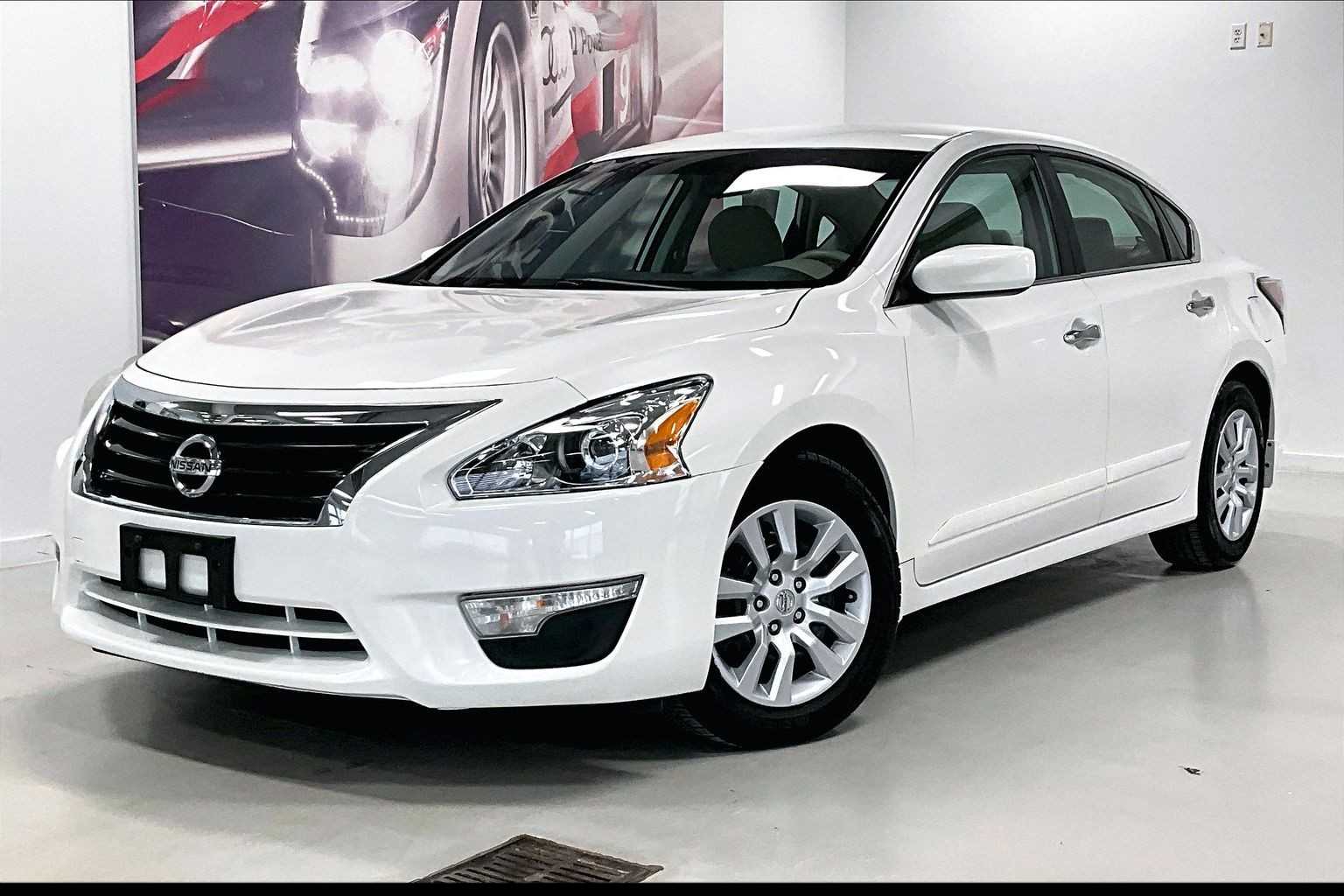 2015 Nissan Altima S -
                  Johnston, IA