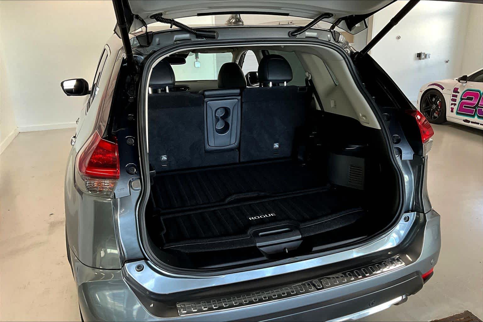 Thumbnail: 2019 Nissan Rogue - 17