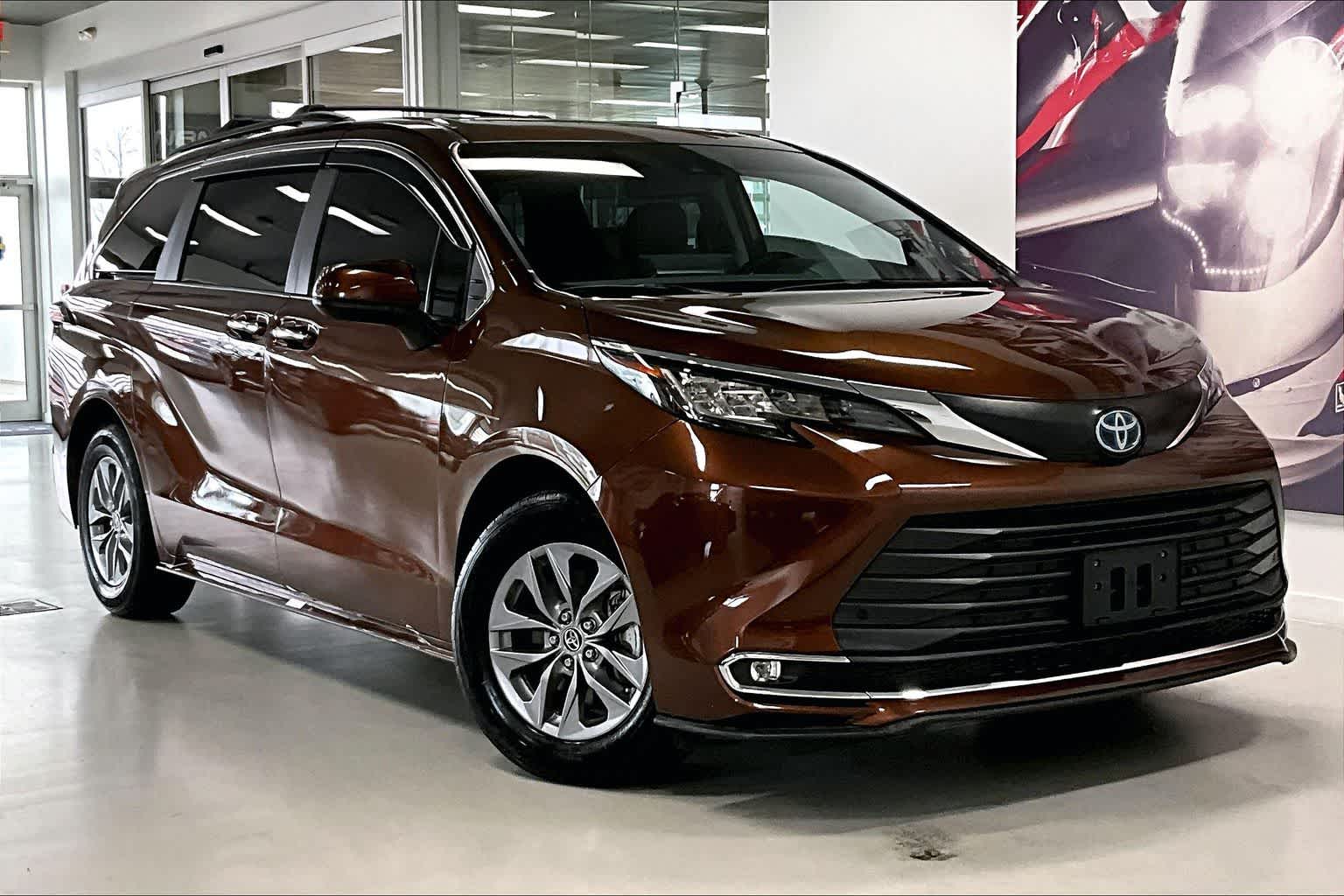 Thumbnail: 2022 Toyota Sienna - 20