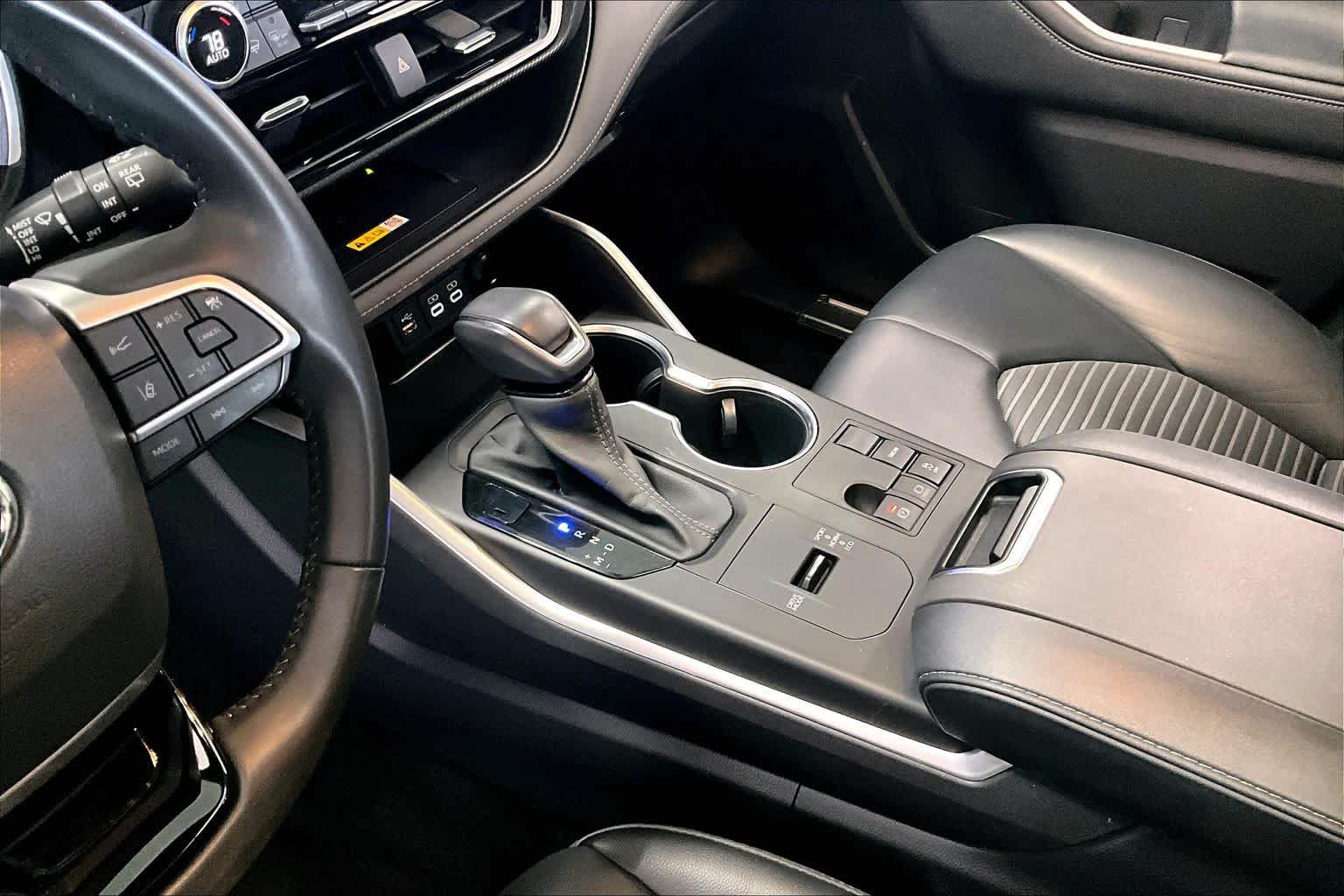 Thumbnail: 2023 Toyota Highlander - 14