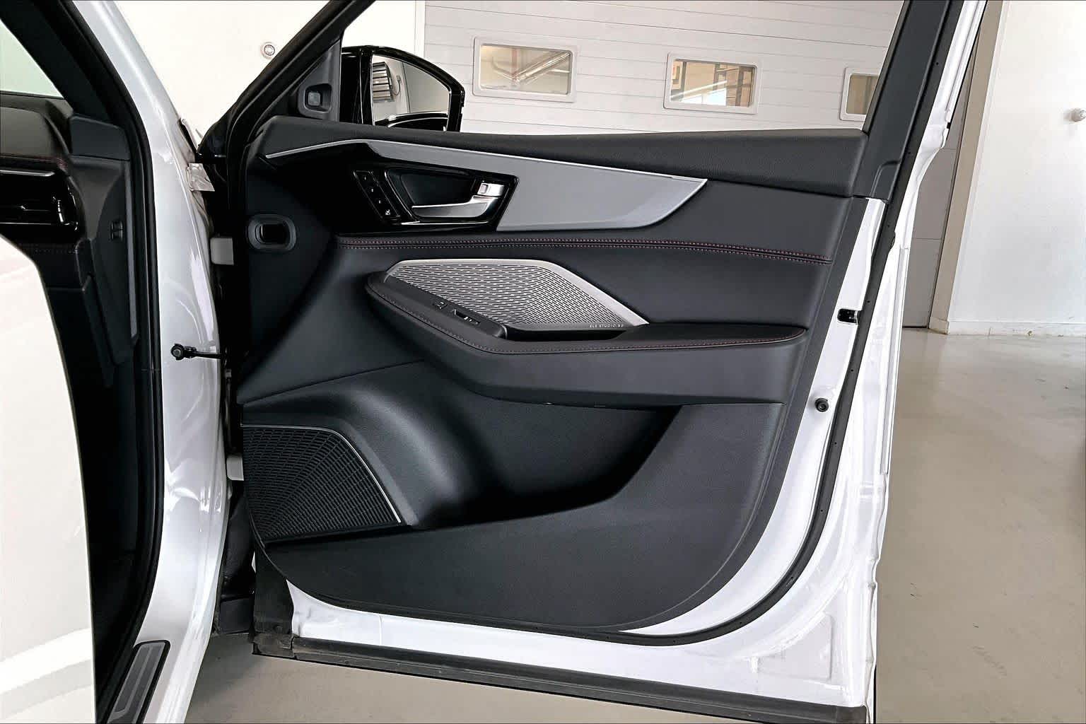 Thumbnail: 2023 Acura MDX - 26