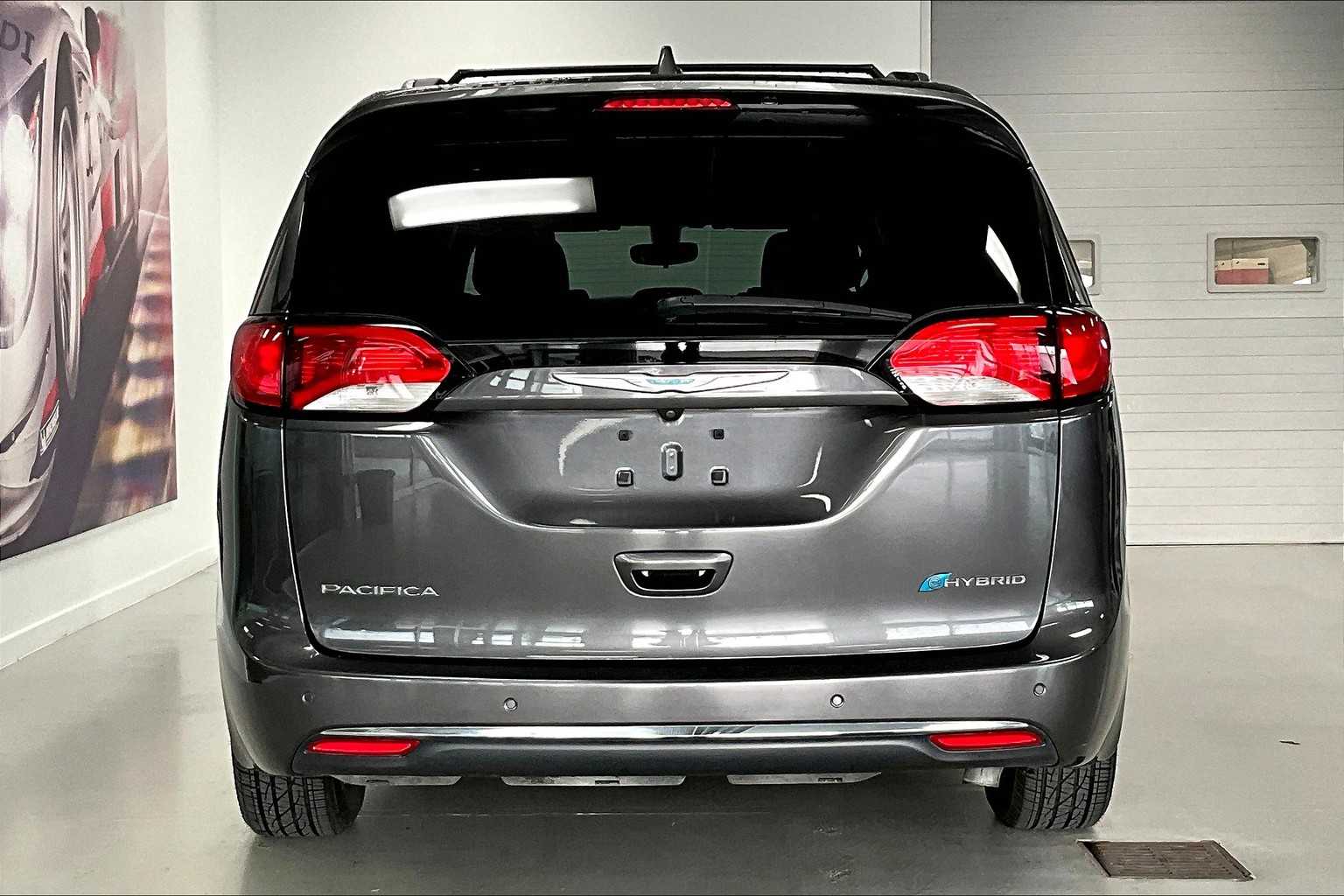 Thumbnail: 2018 Chrysler Pacifica - 5