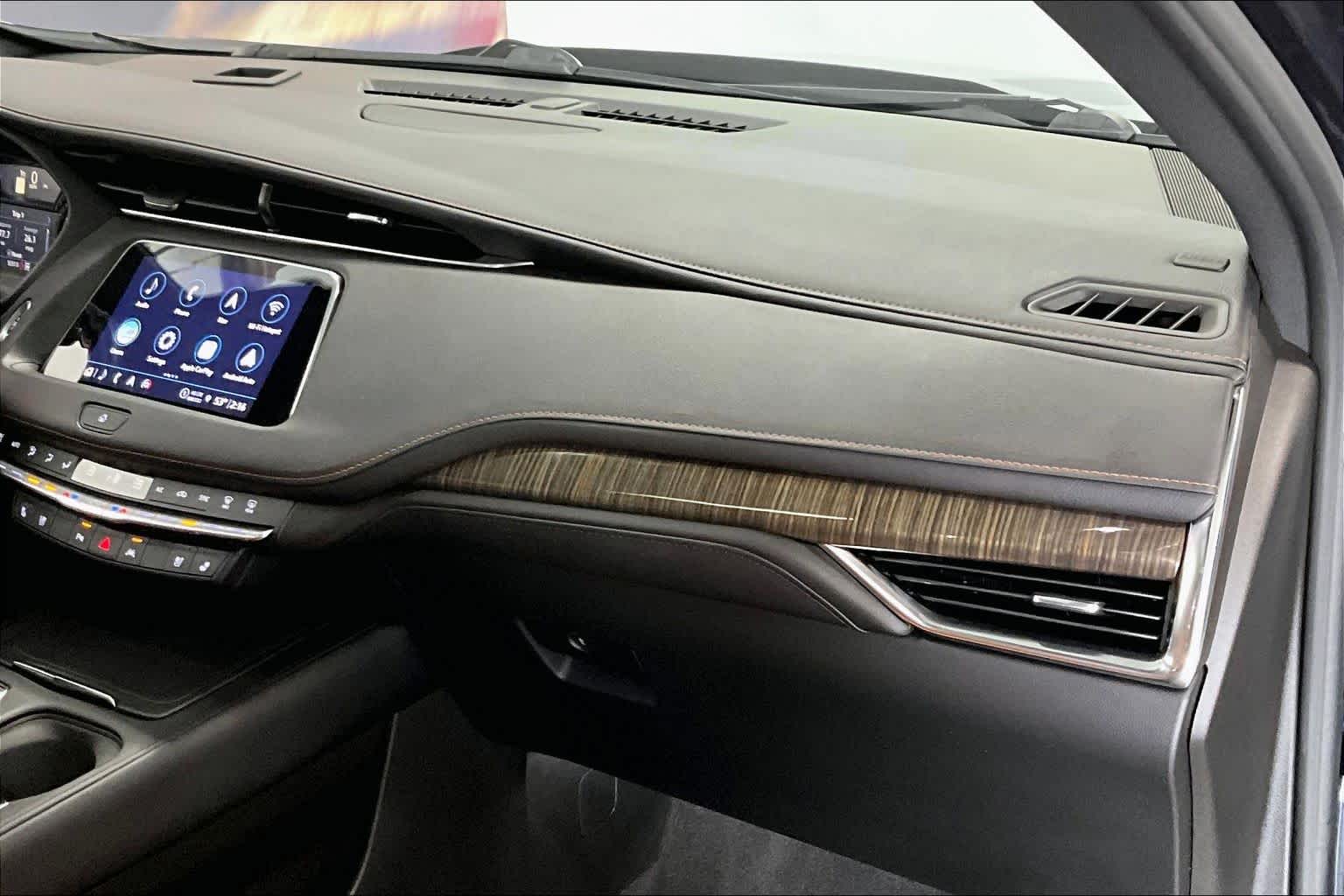 Thumbnail: 2023 Cadillac XT4 - 21