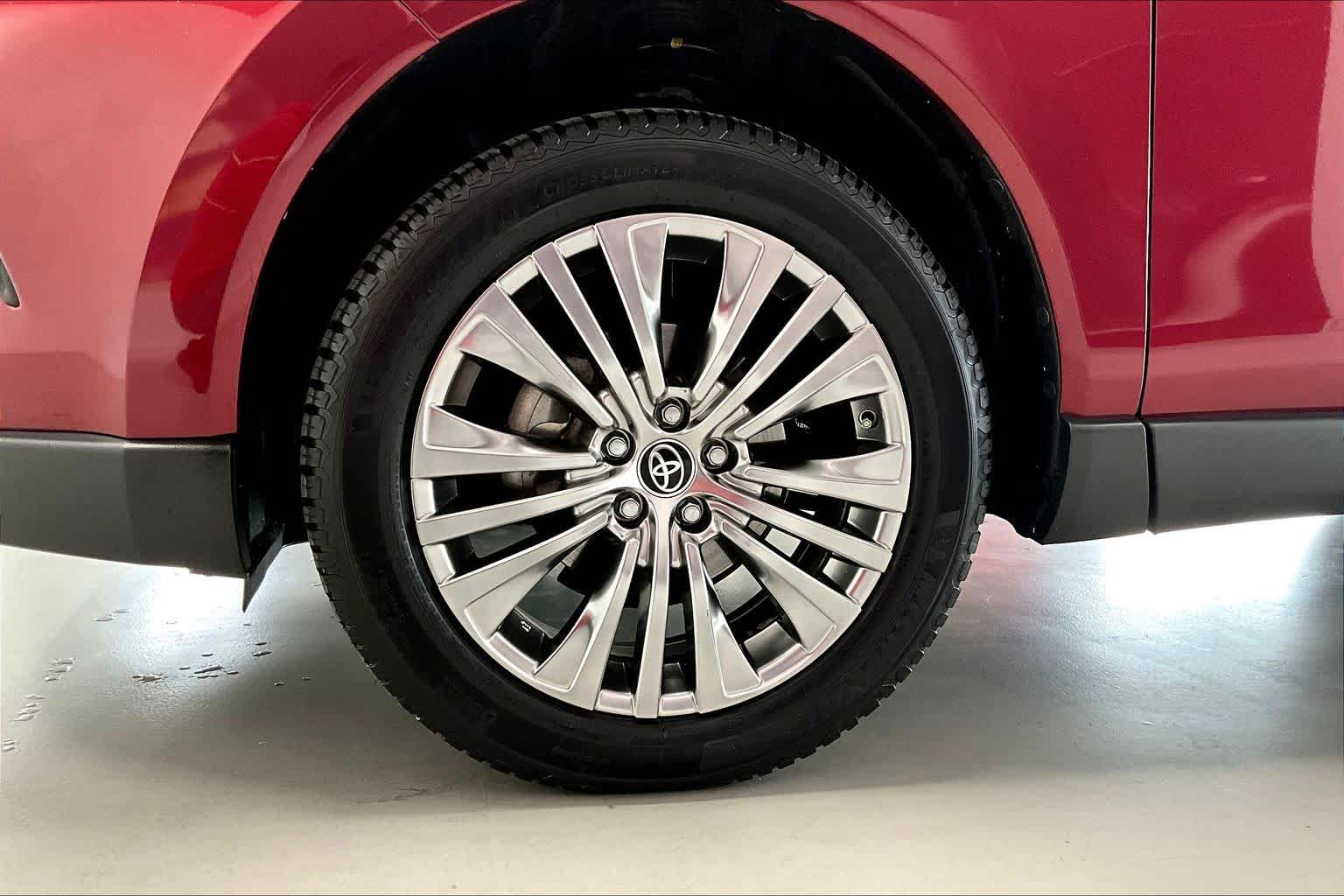 Thumbnail: 2021 Toyota Venza - 8