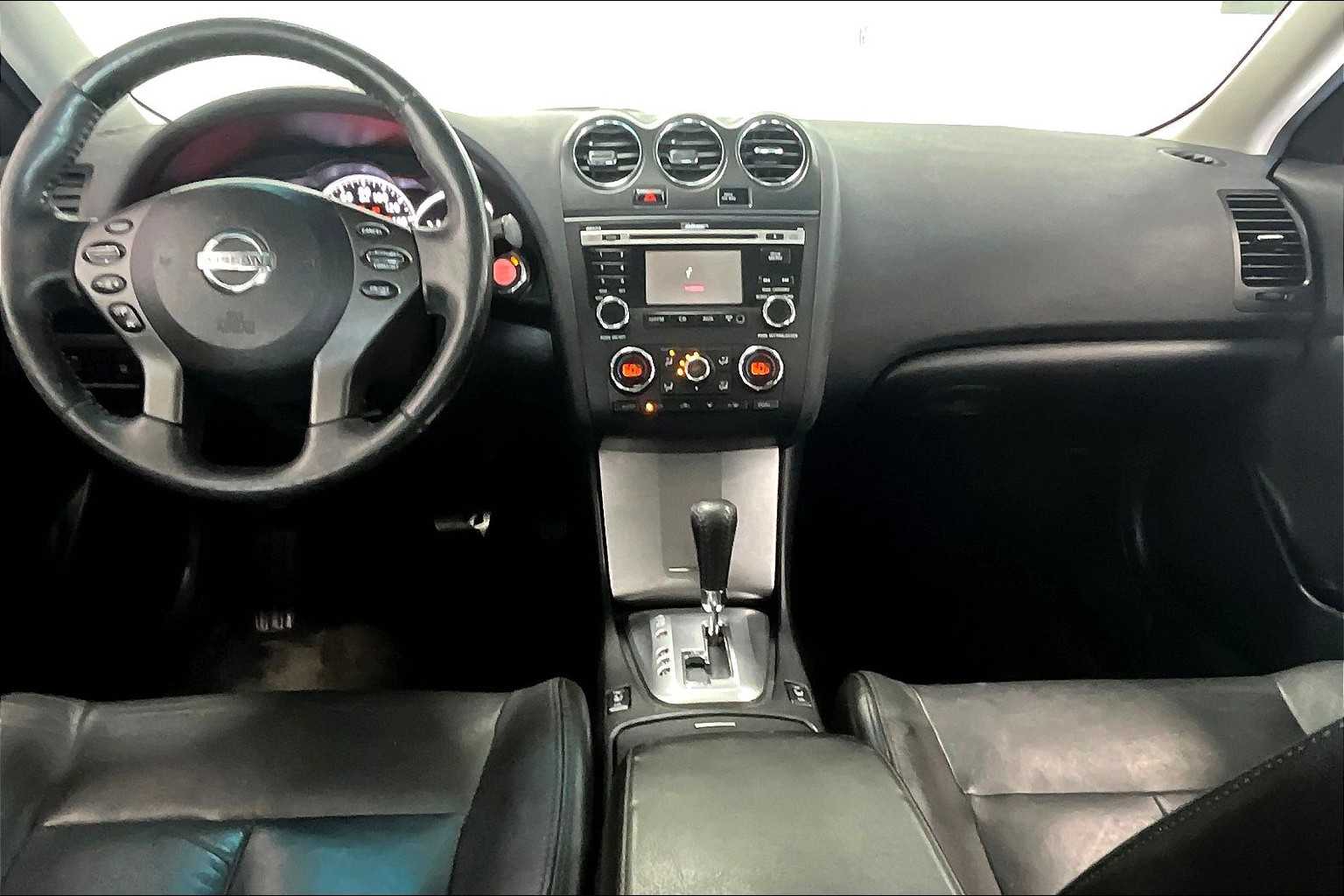 Thumbnail: 2010 Nissan Altima - 8