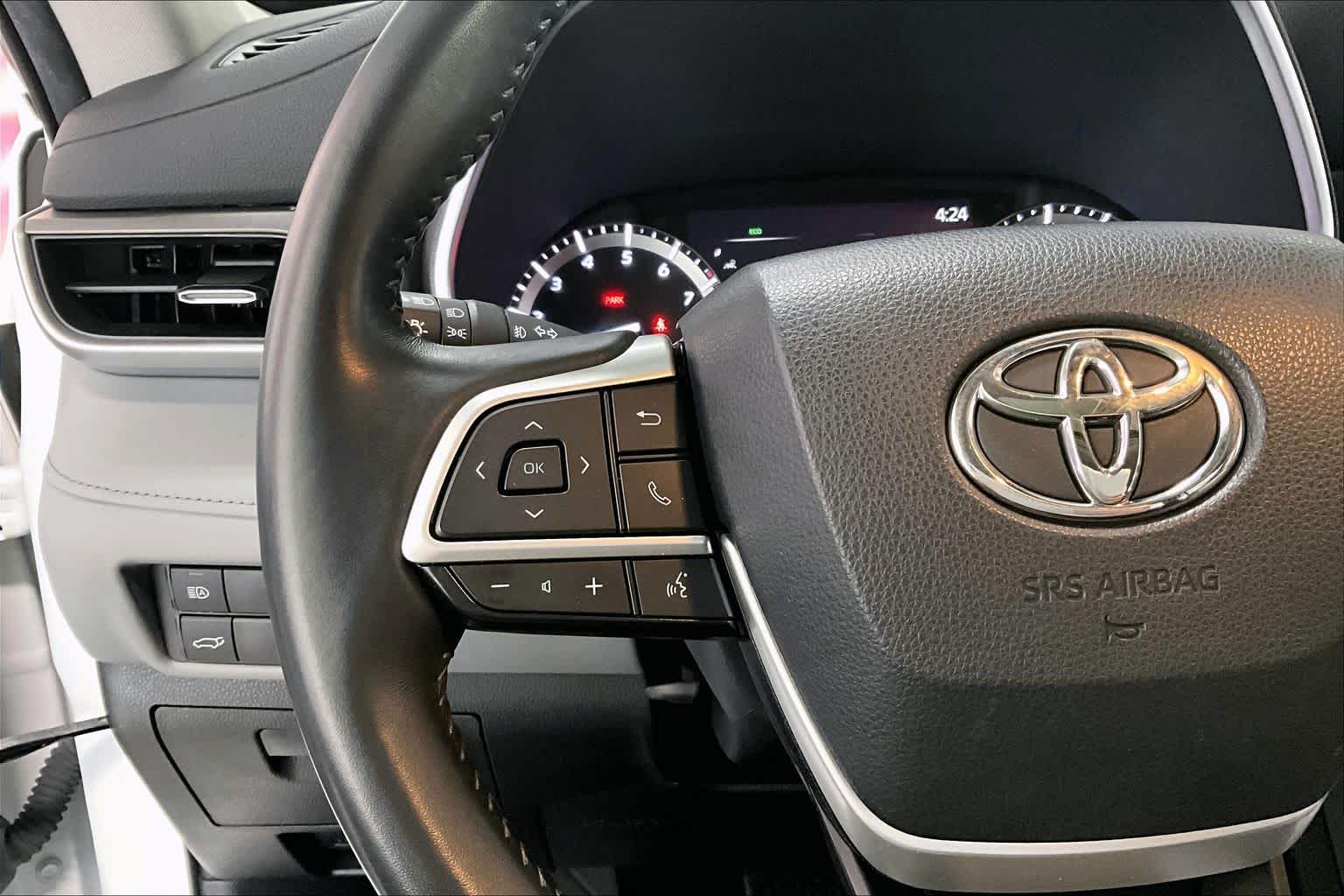 Thumbnail: 2022 Toyota Highlander - 22