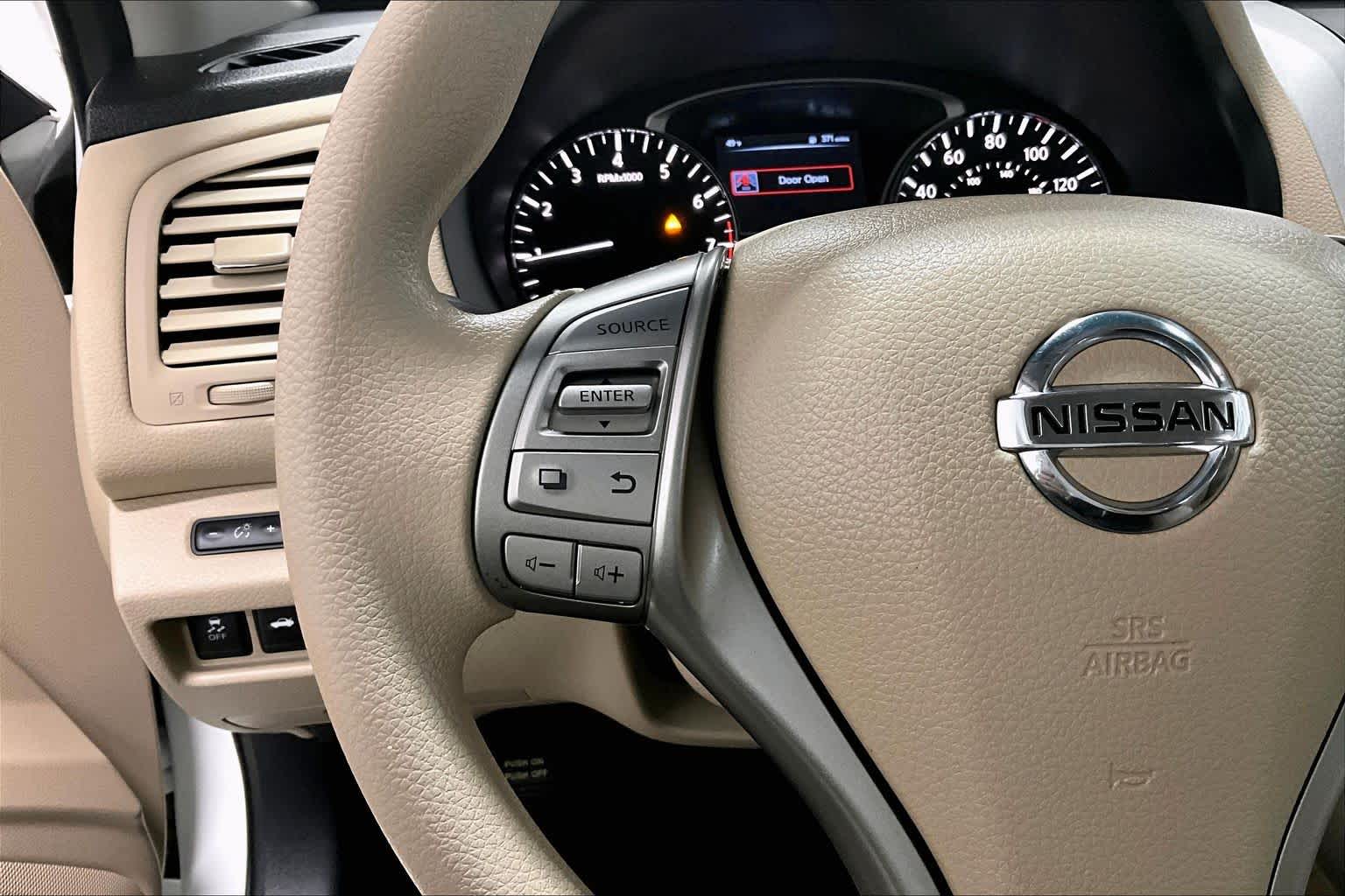 Thumbnail: 2015 Nissan Altima - 22