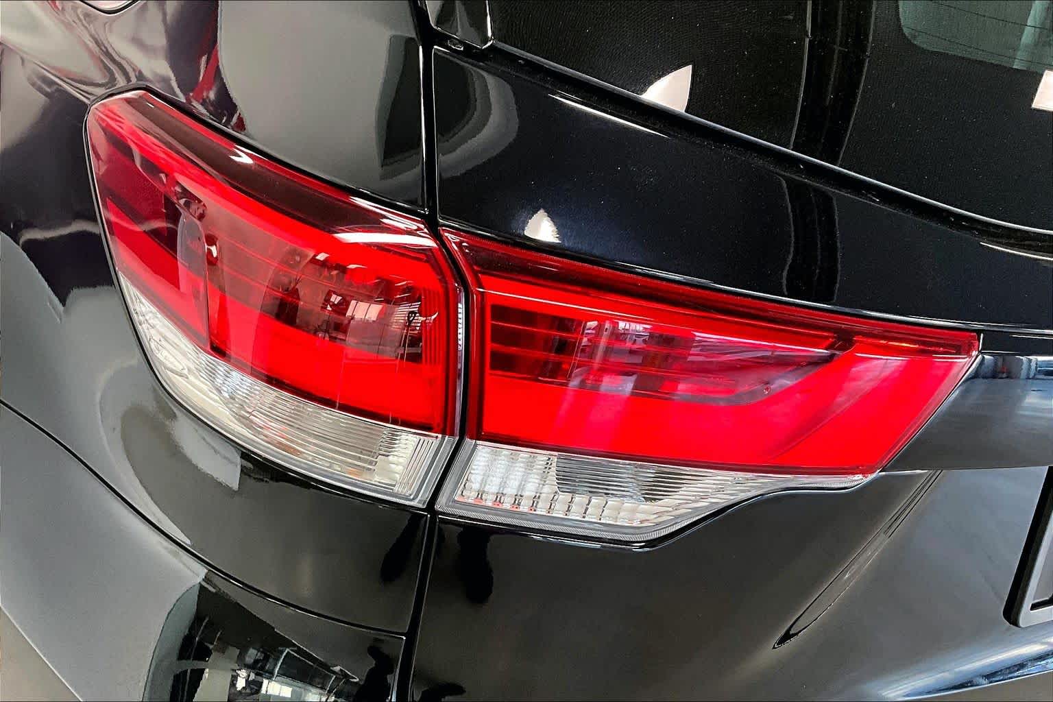 Thumbnail: 2019 Toyota Highlander - 29