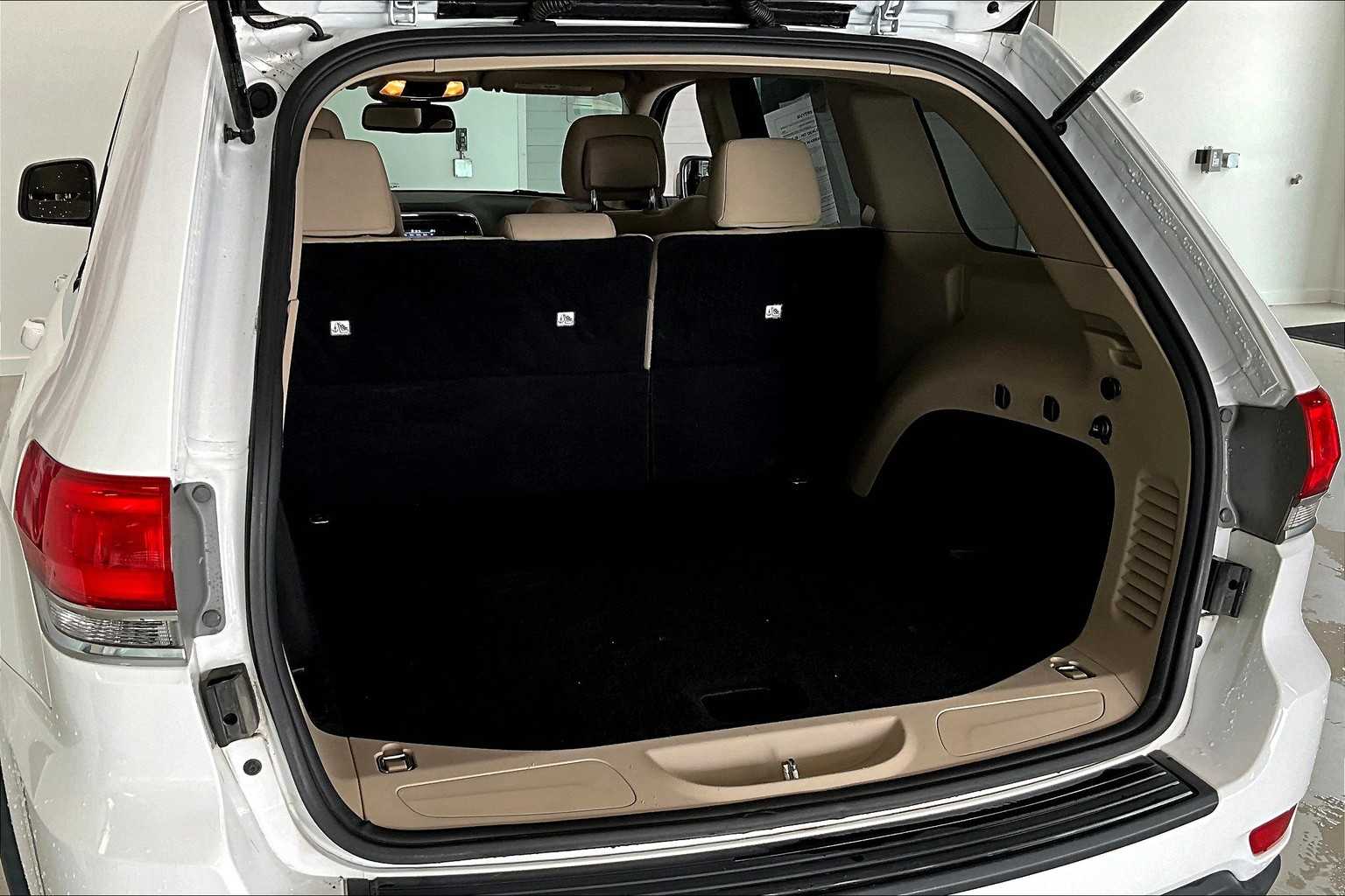Thumbnail: 2014 Jeep Grand Cherokee - 15