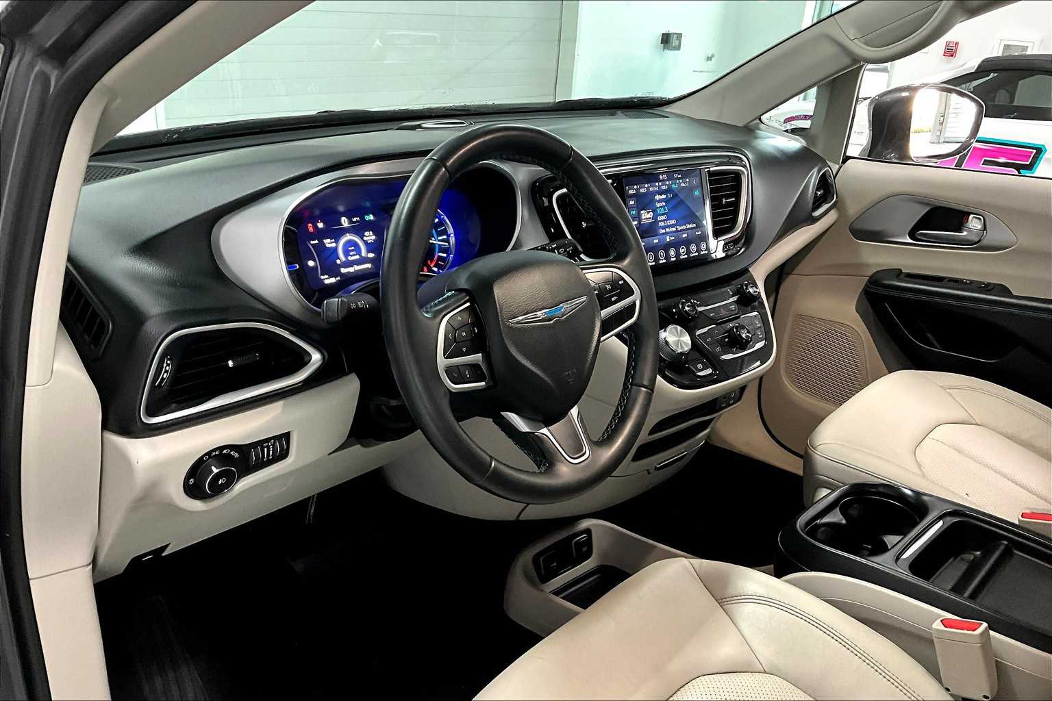 Thumbnail: 2018 Chrysler Pacifica - 2