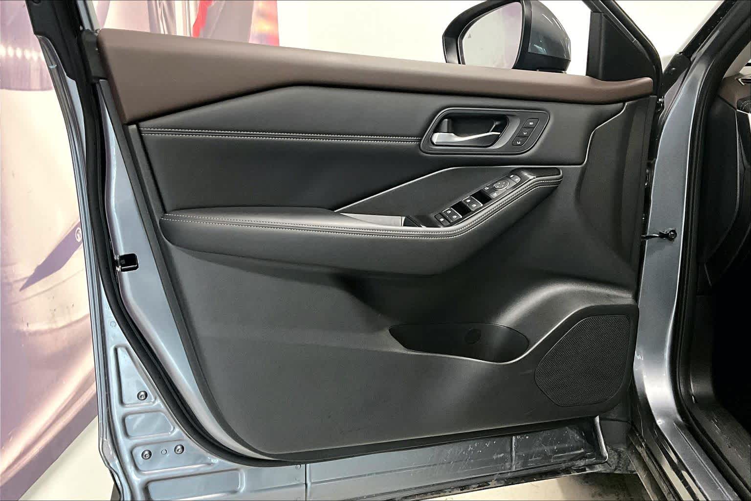 Thumbnail: 2023 Nissan Rogue - 24