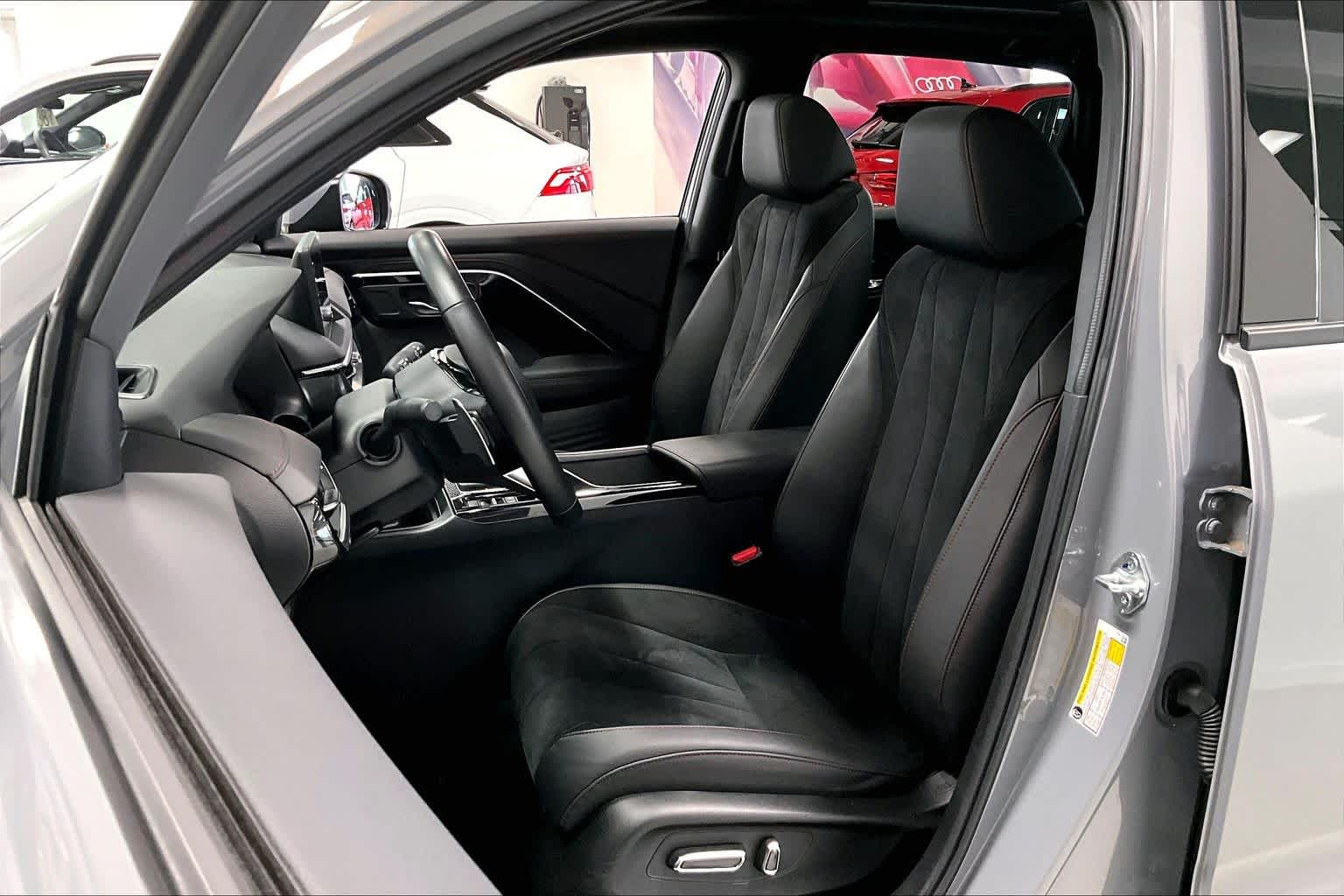 Thumbnail: 2025 Acura ADX - 10