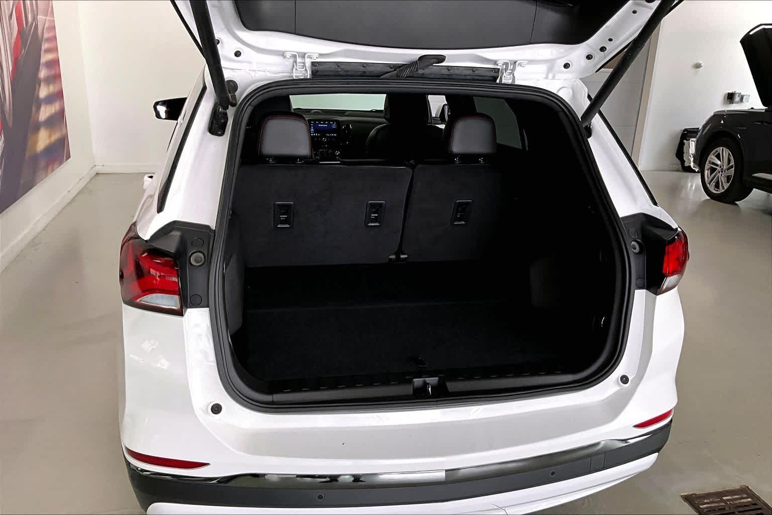 Thumbnail: 2023 Chevrolet Equinox - 17