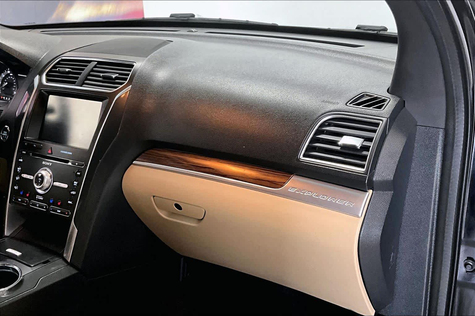 Thumbnail: 2016 Ford Explorer - 19