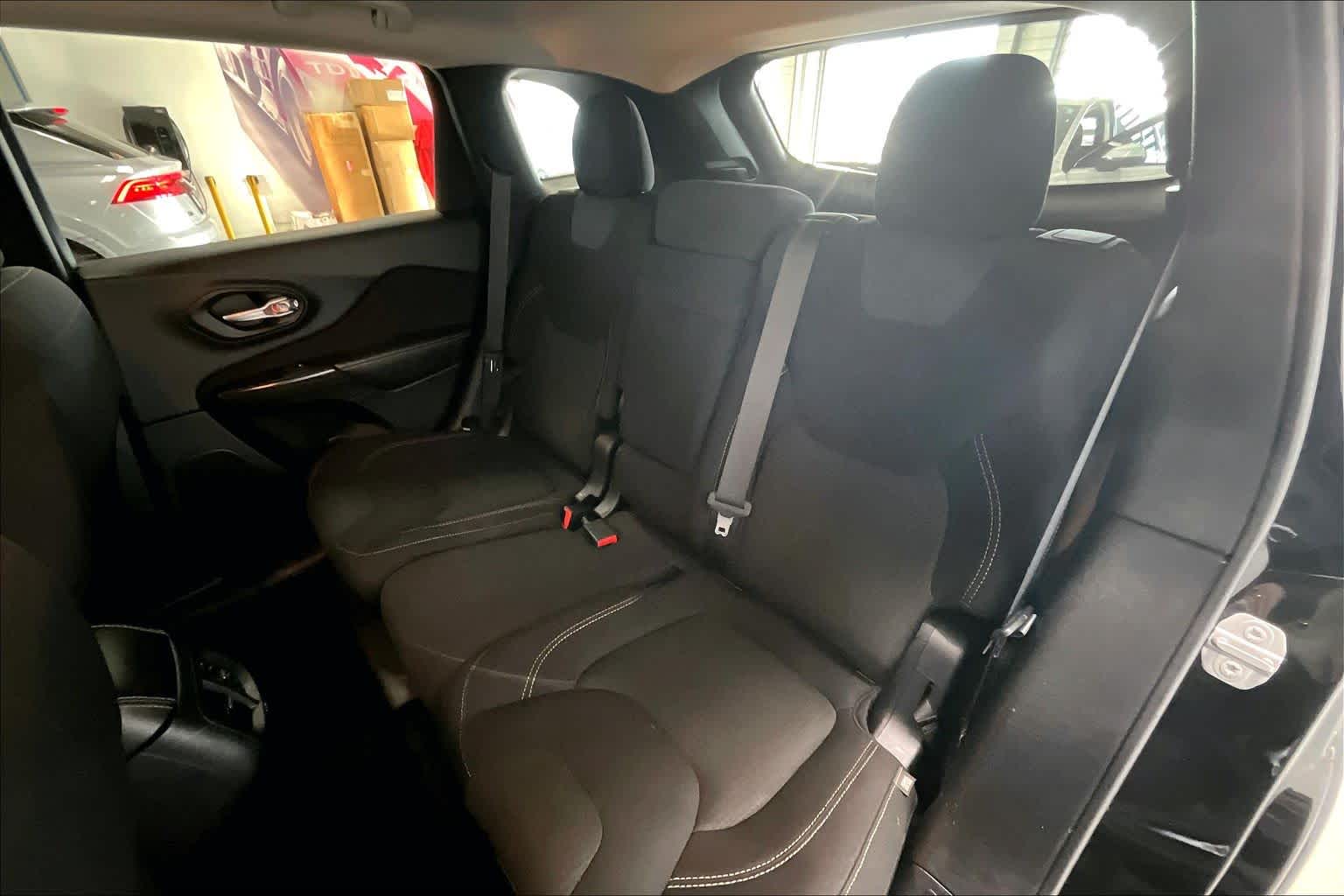 Thumbnail: 2016 Jeep Cherokee - 26