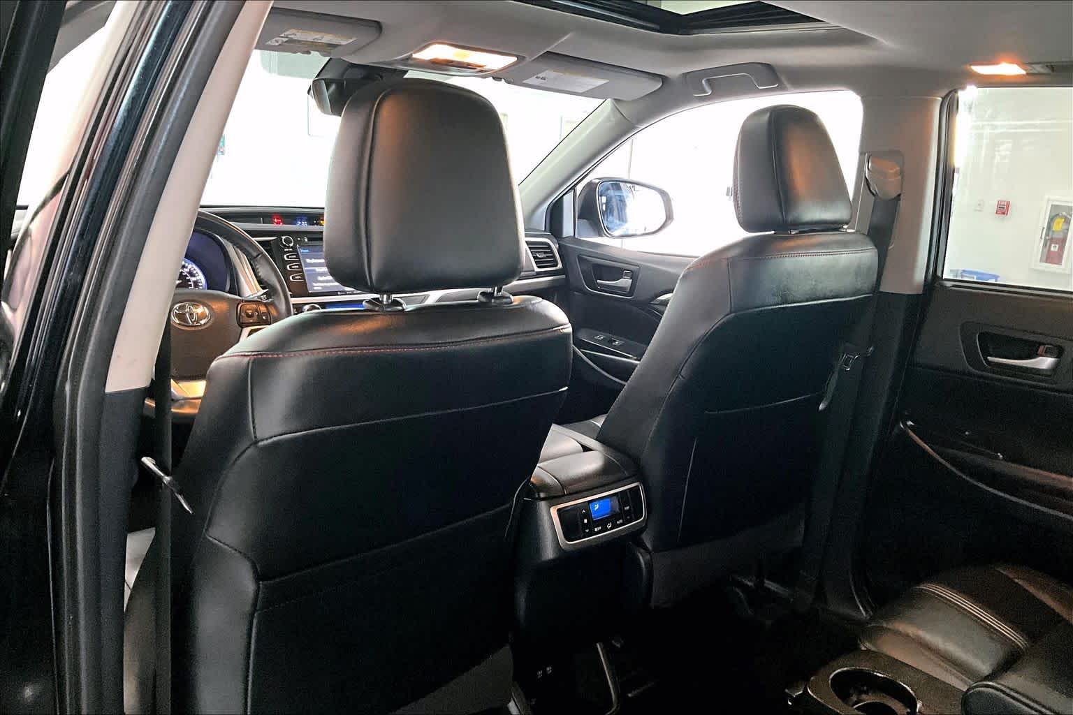 Thumbnail: 2019 Toyota Highlander - 11