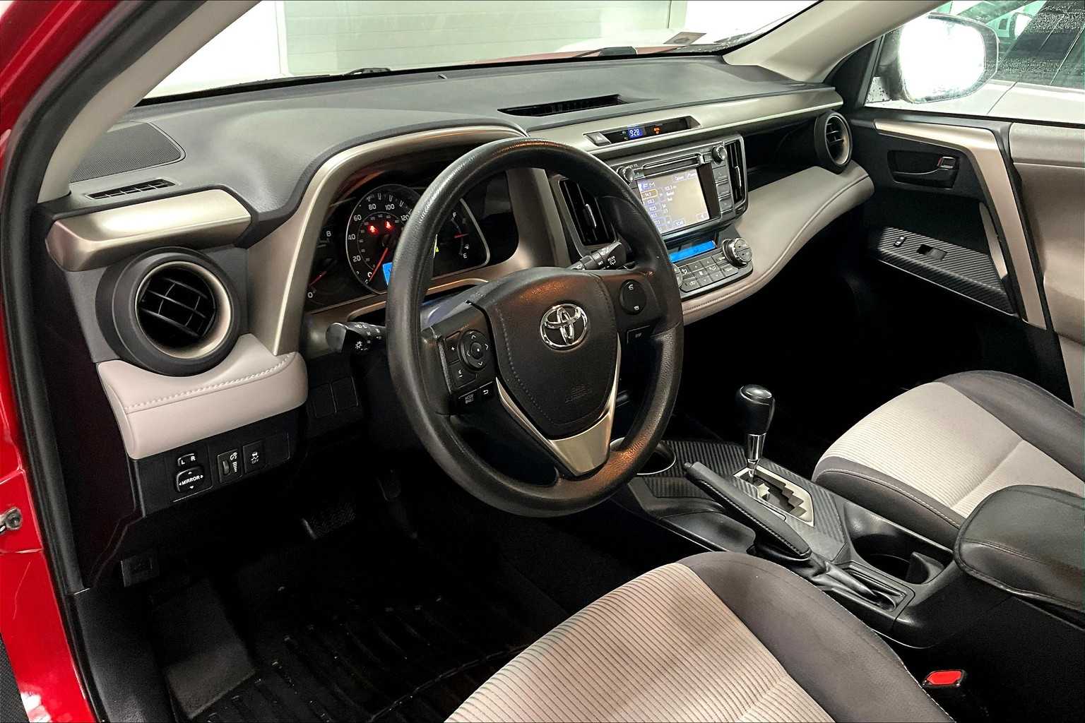 Thumbnail: 2013 Toyota RAV4 - 2