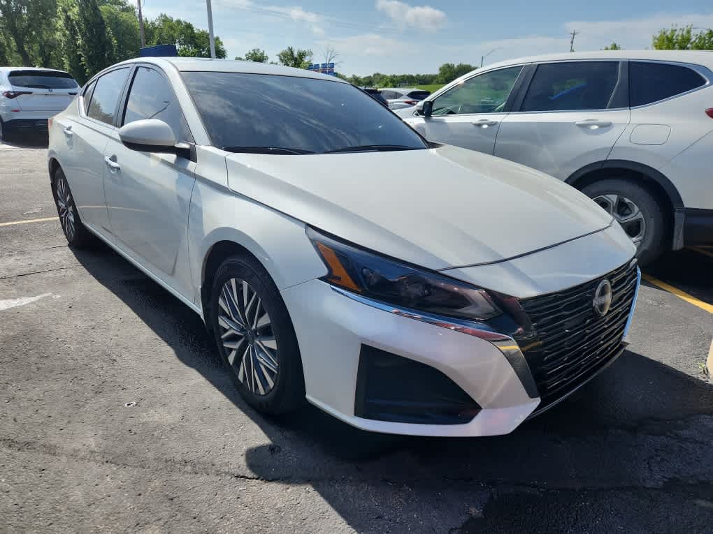 Thumbnail: 2024 Nissan Altima - 2
