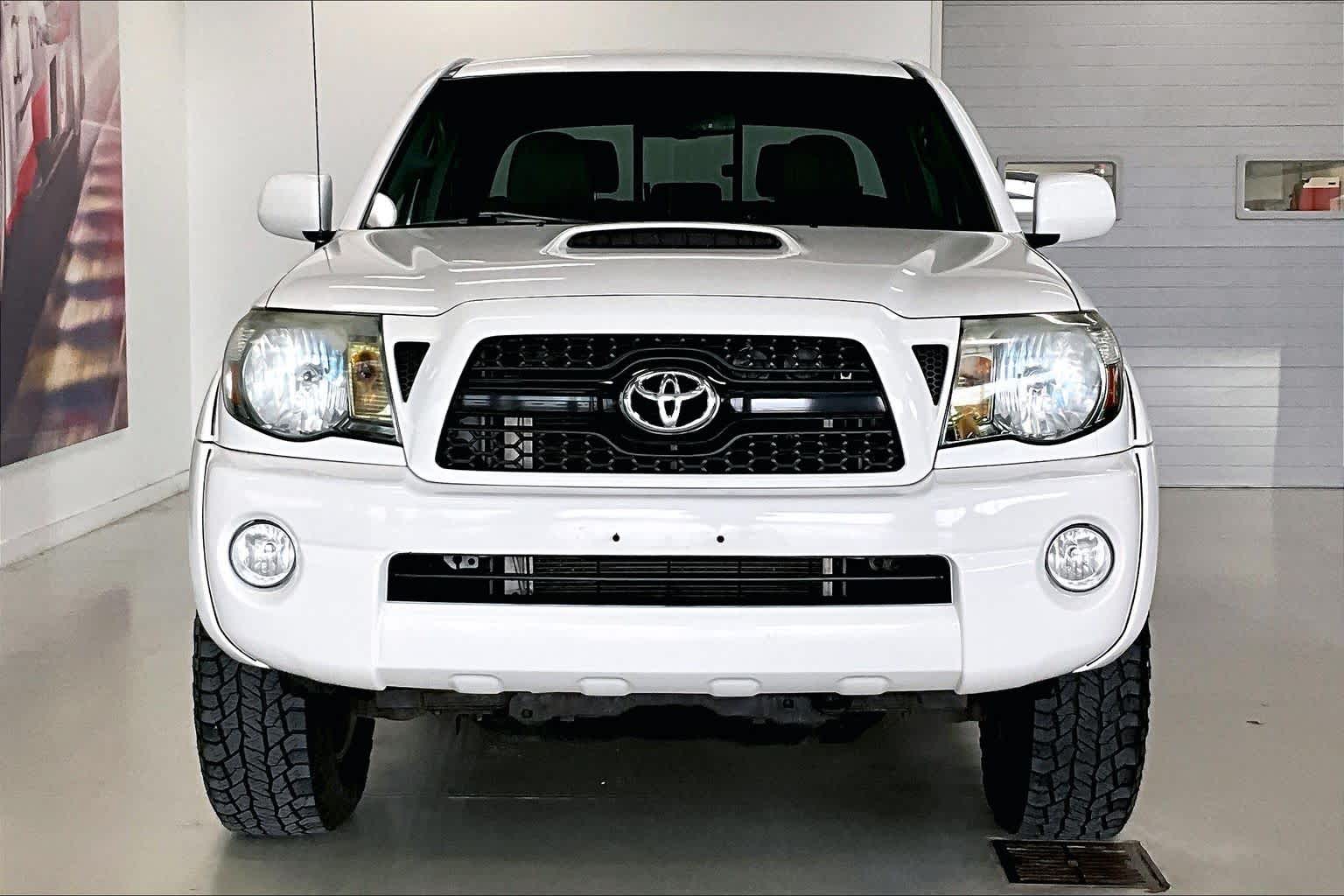 Thumbnail: 2011 Toyota Tacoma - 6