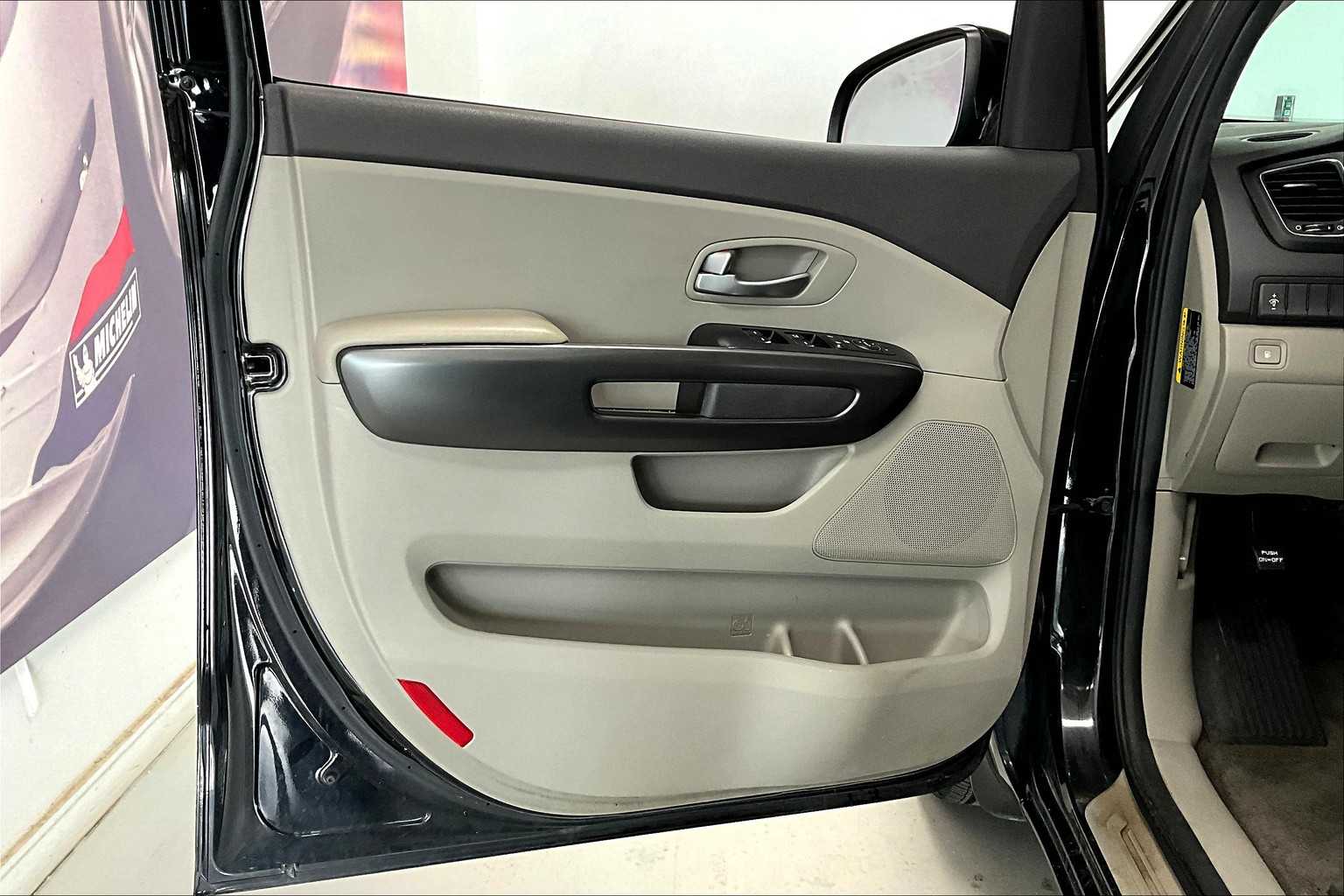 Thumbnail: 2017 Kia Sedona - 22
