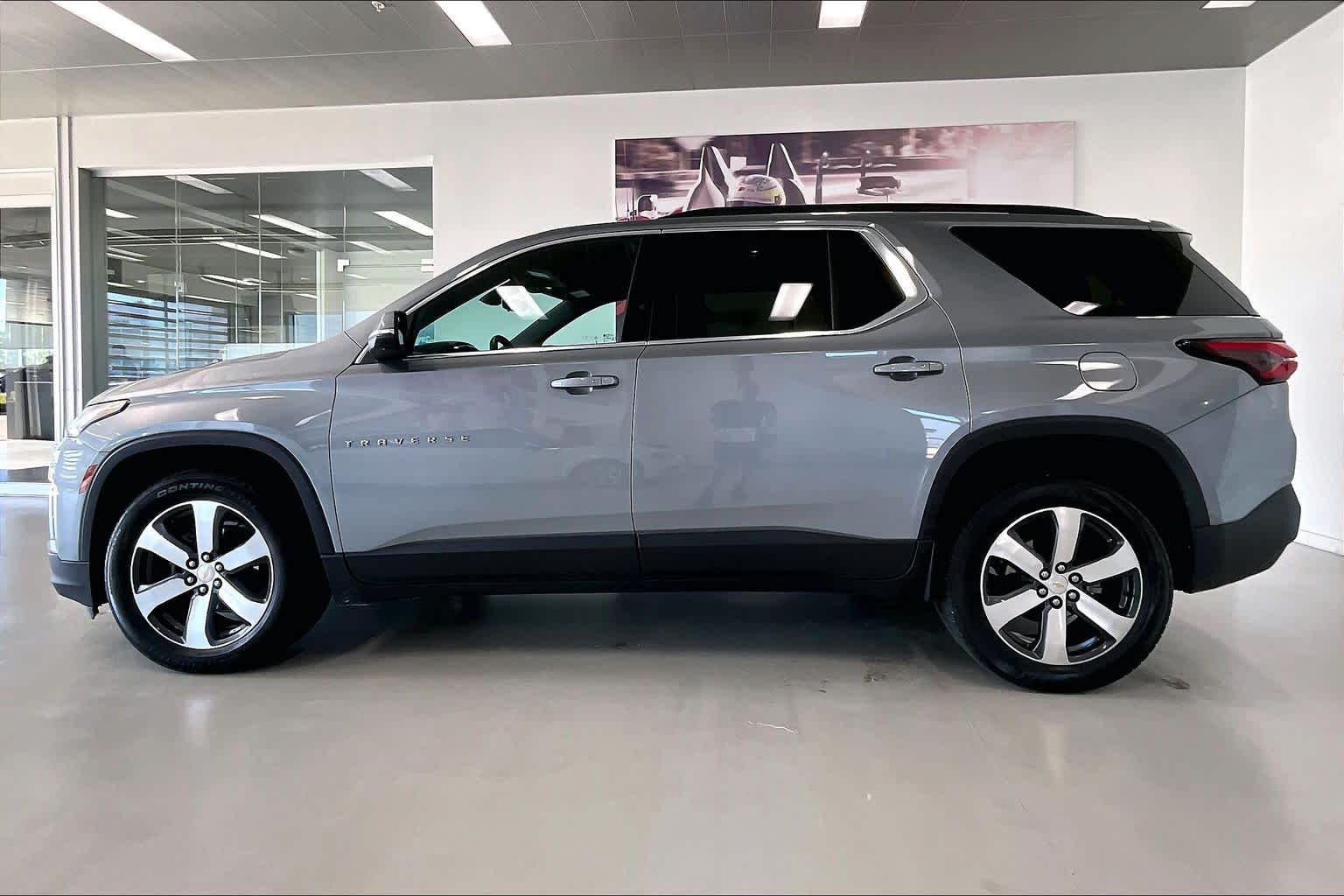 Thumbnail: 2023 Chevrolet Traverse - 3