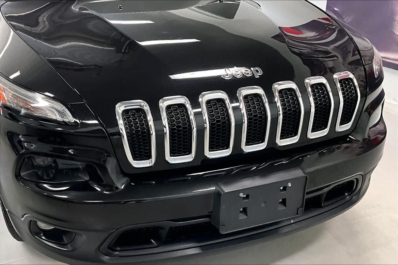 Thumbnail: 2016 Jeep Cherokee - 30