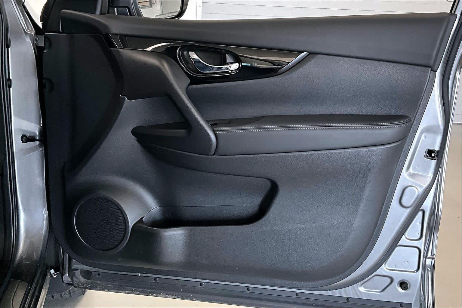 Thumbnail: 2020 Nissan Rogue Sport - 24