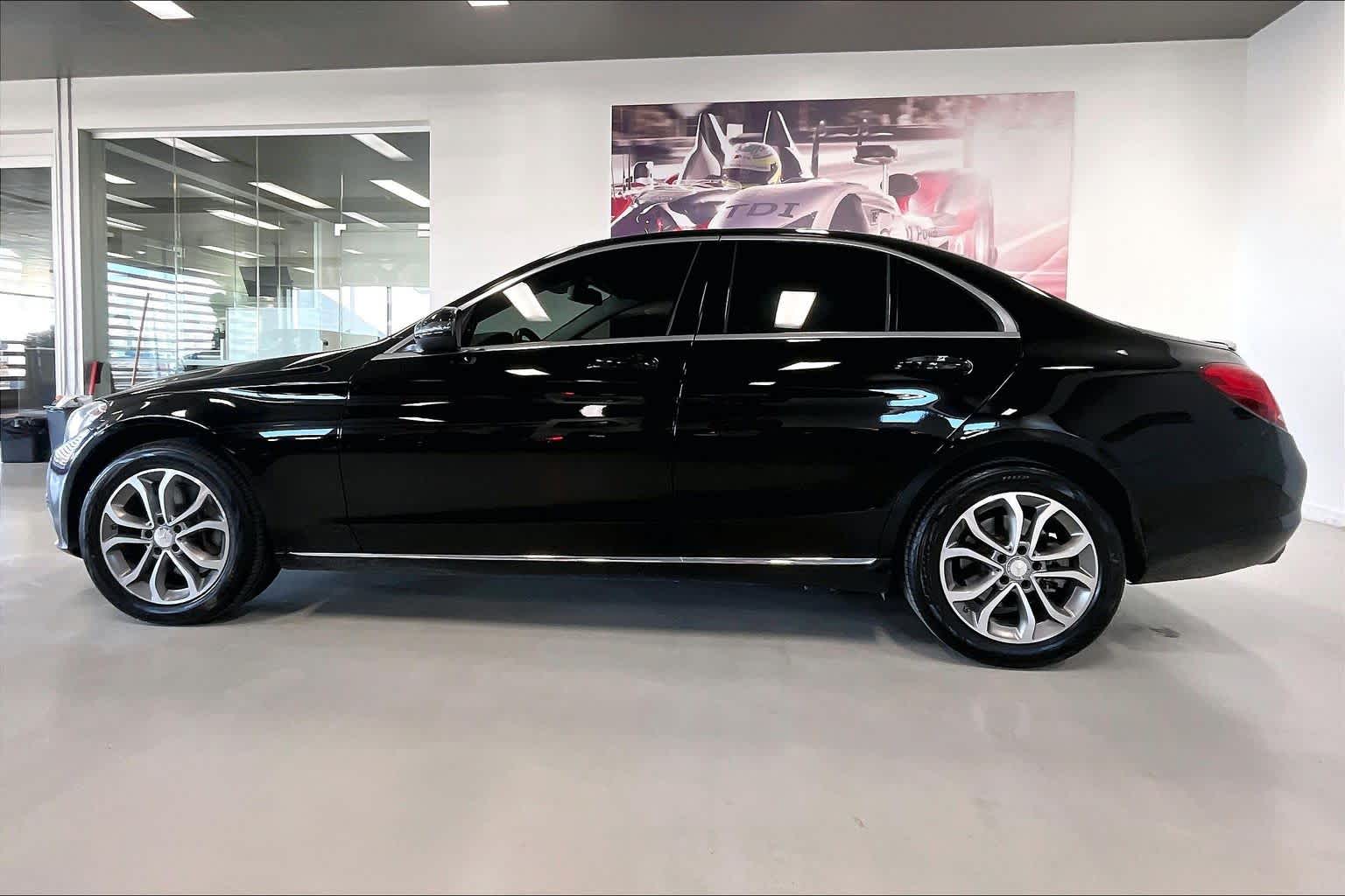 Thumbnail: 2016 Mercedes-Benz C-Class - 3